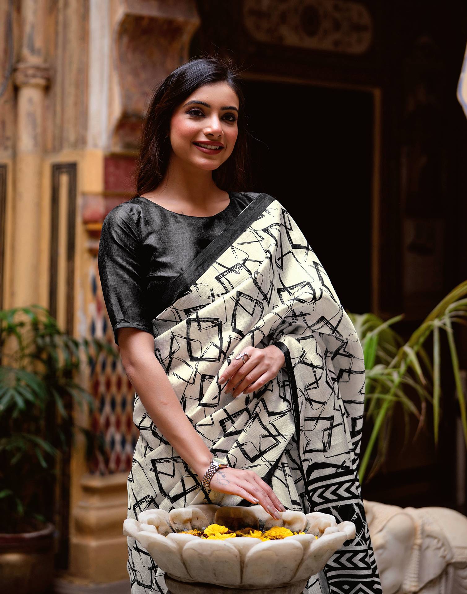 Off White Khadi Abstract Printed Saree - Image 4