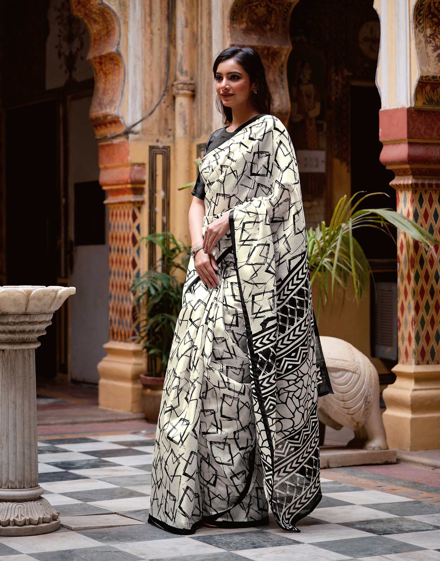 Off White Khadi Abstract Printed Saree - Image 5