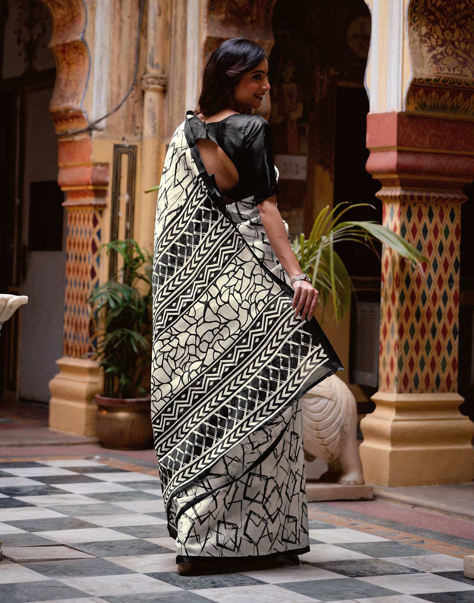 Off White Khadi Abstract Printed Saree - Image 7