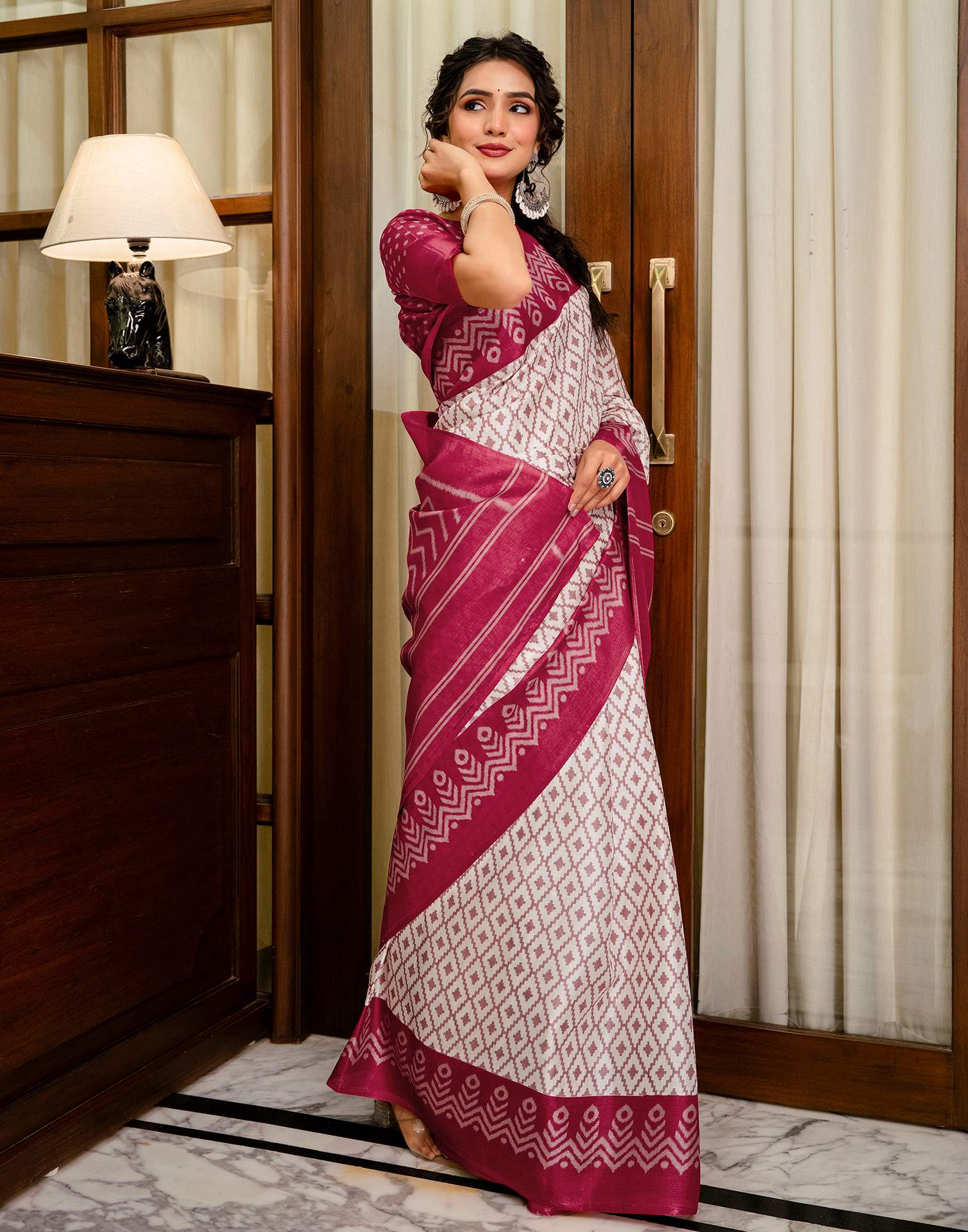 Off White Khadi Ikkat Printed SareeĀ - Image 6