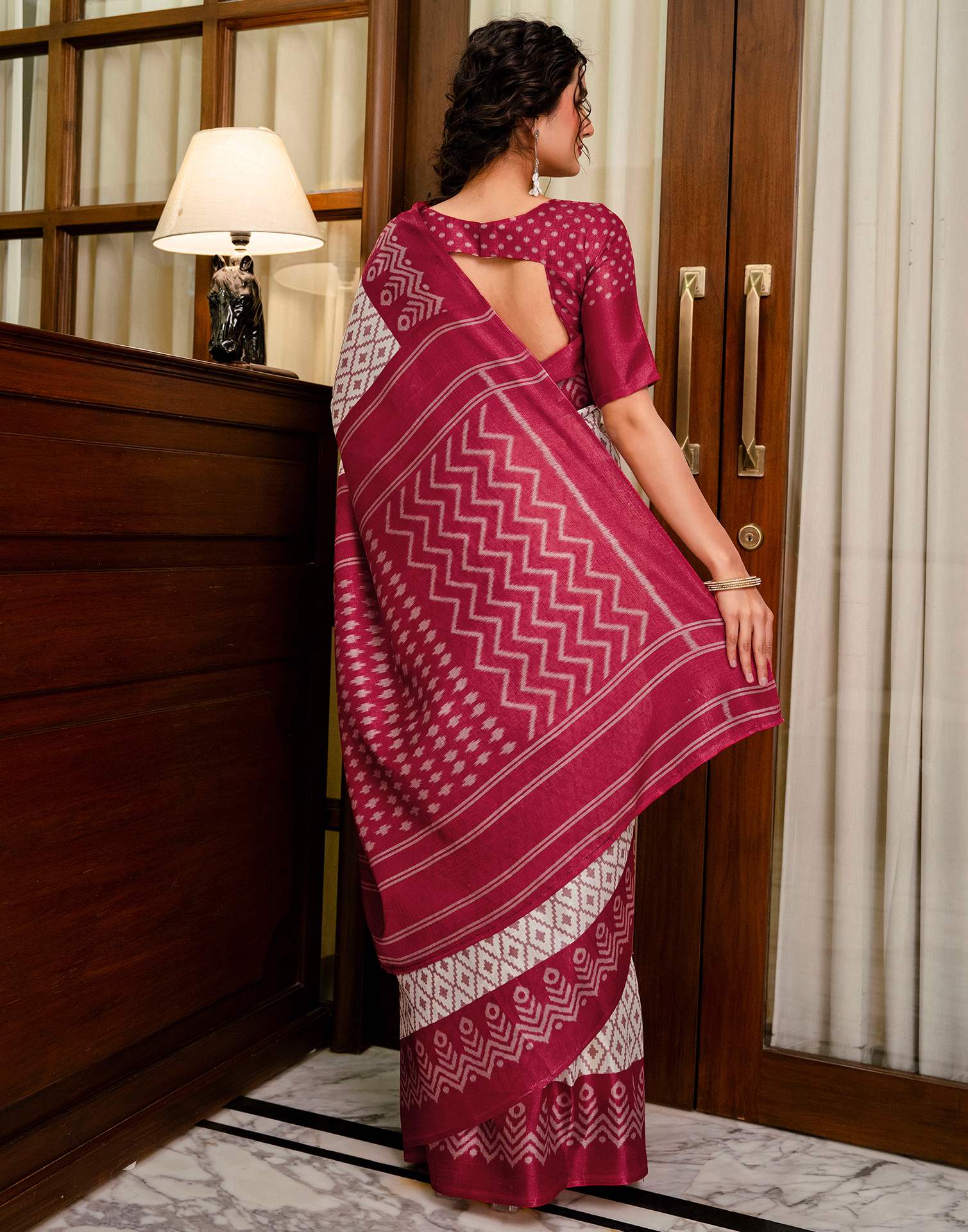 Off White Khadi Ikkat Printed SareeĀ - Image 8