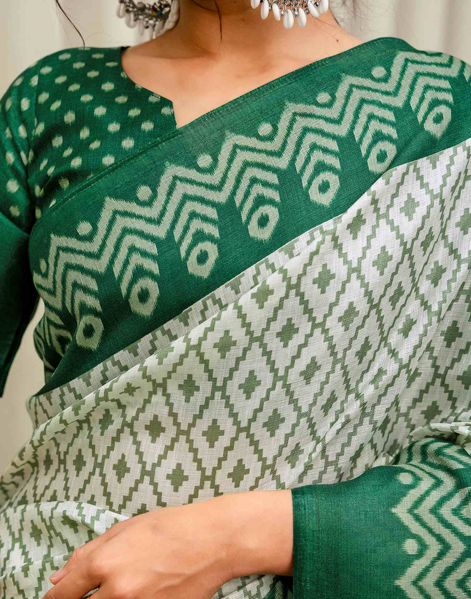 Off White Khadi Ikkat Printed SareeĀ - Image 10
