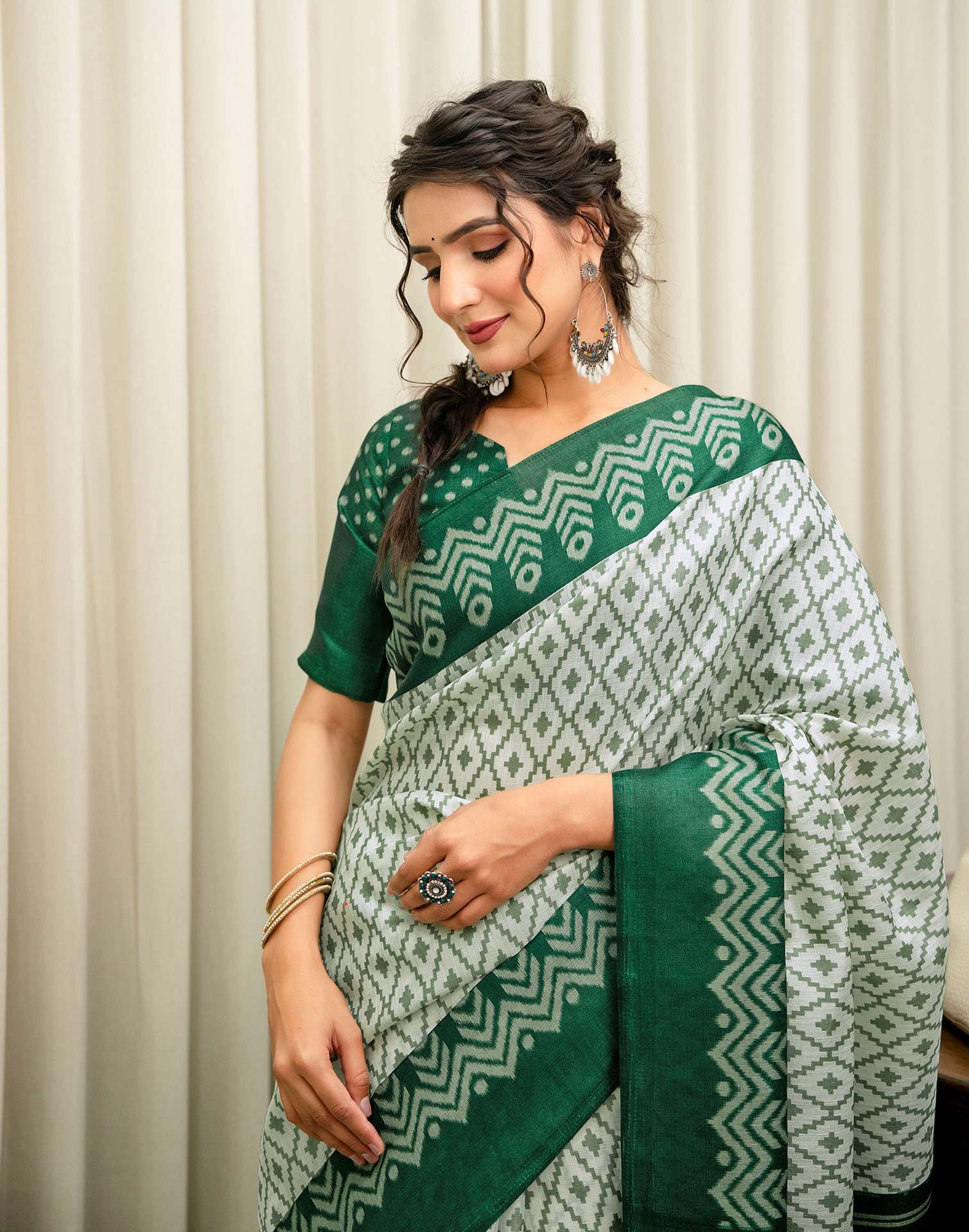 Off White Khadi Ikkat Printed SareeĀ - Image 2
