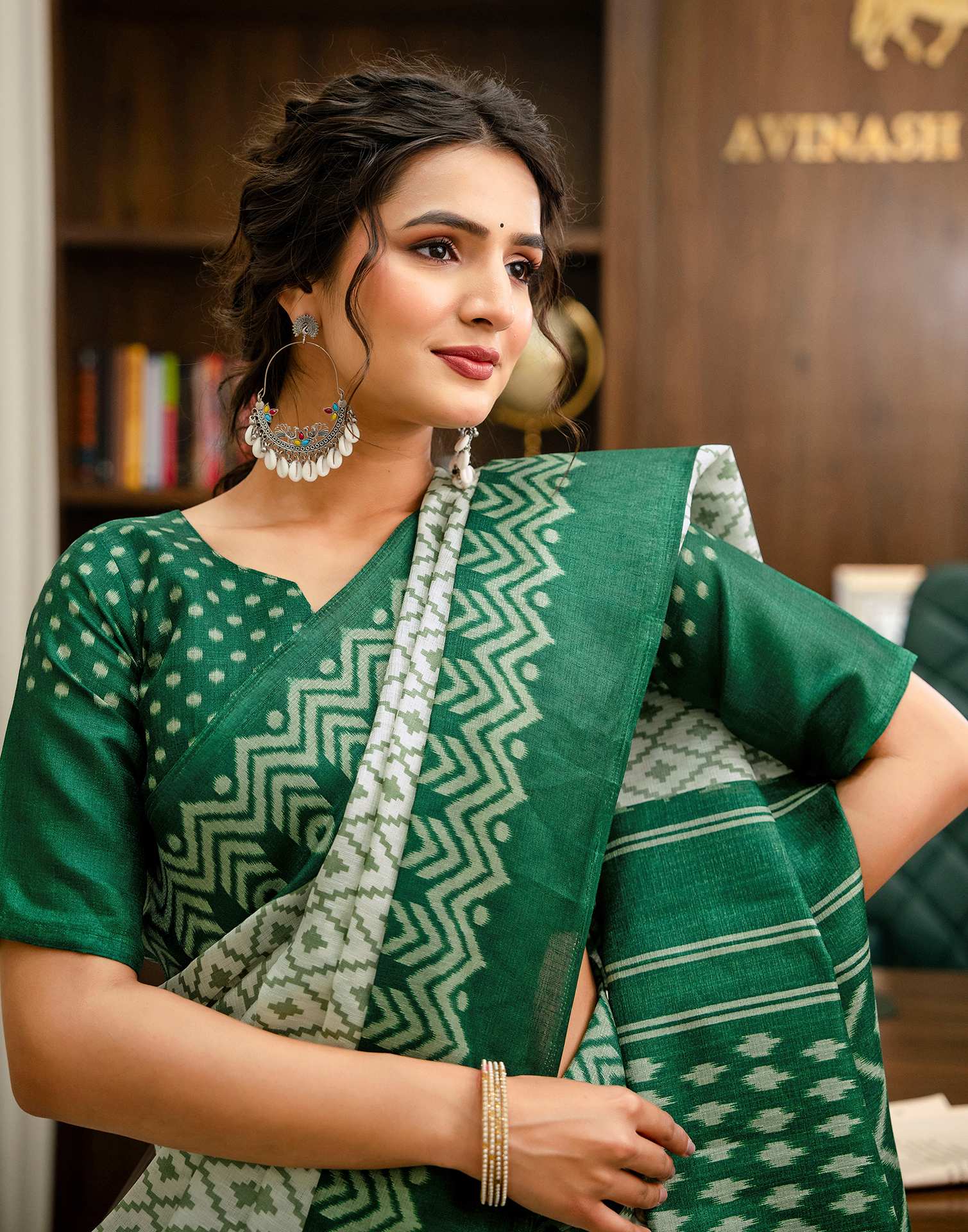 Off White Khadi Ikkat Printed SareeĀ - Image 5