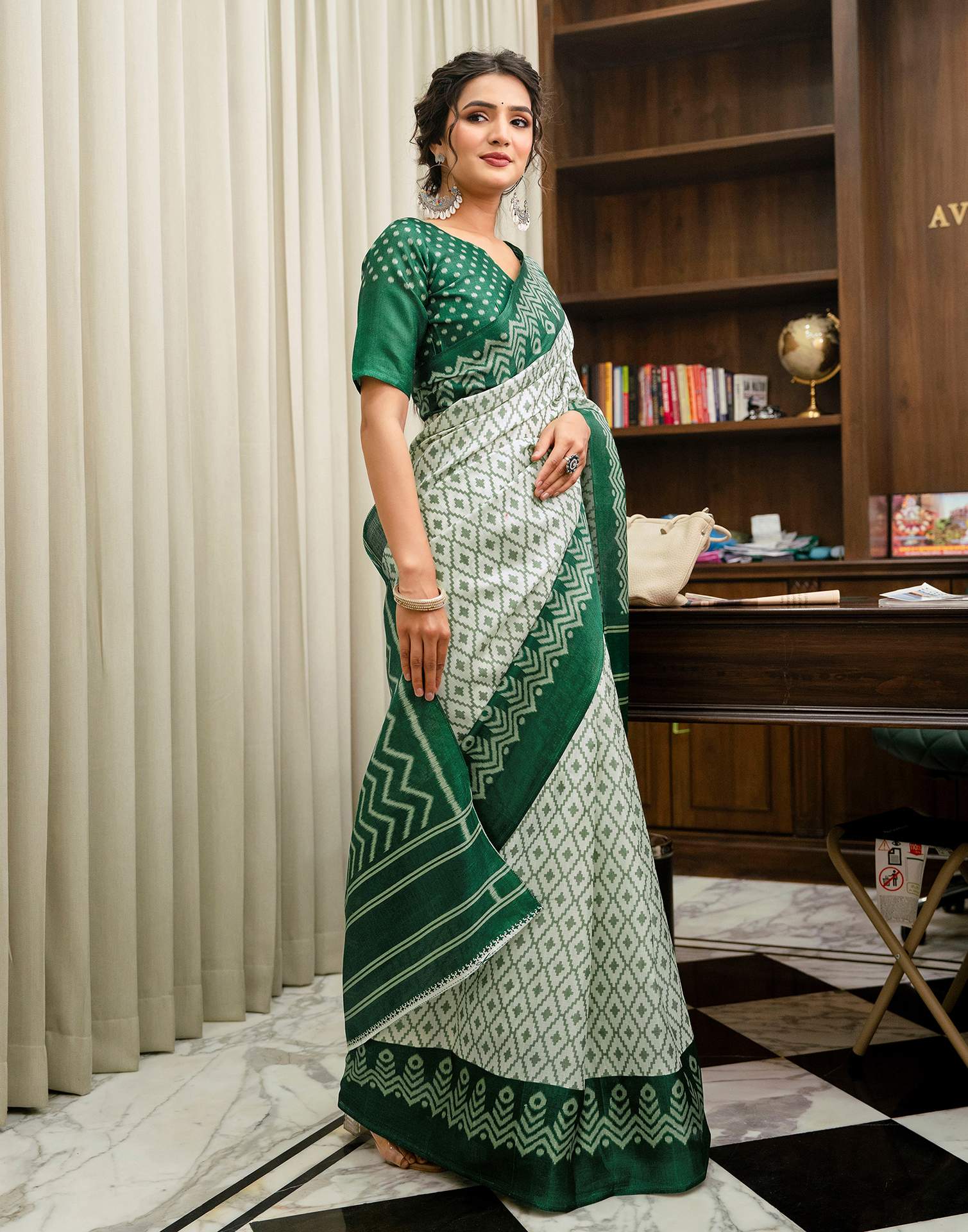 Off White Khadi Ikkat Printed SareeĀ - Image 6