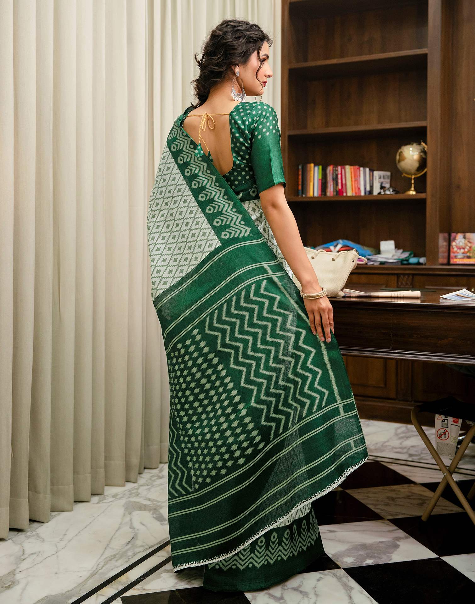 Off White Khadi Ikkat Printed SareeĀ - Image 7