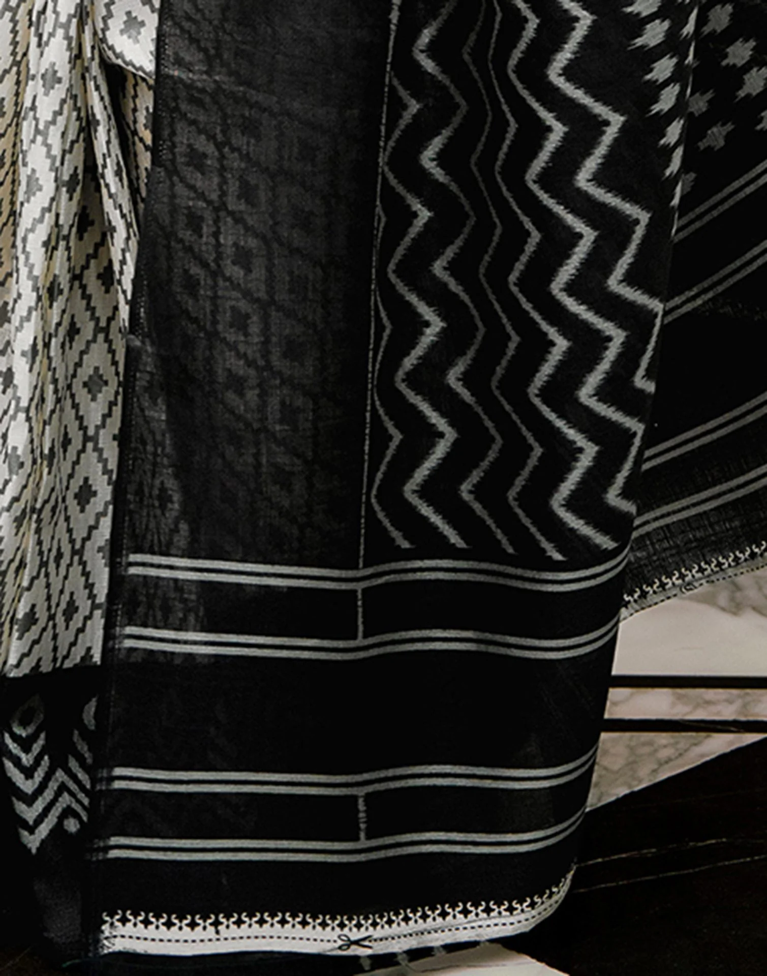 Off White Khadi Ikkat Printed SareeĀ - Image 11