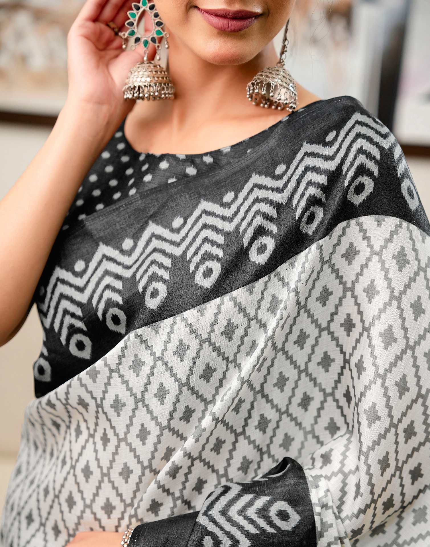 Off White Khadi Ikkat Printed SareeĀ - Image 12