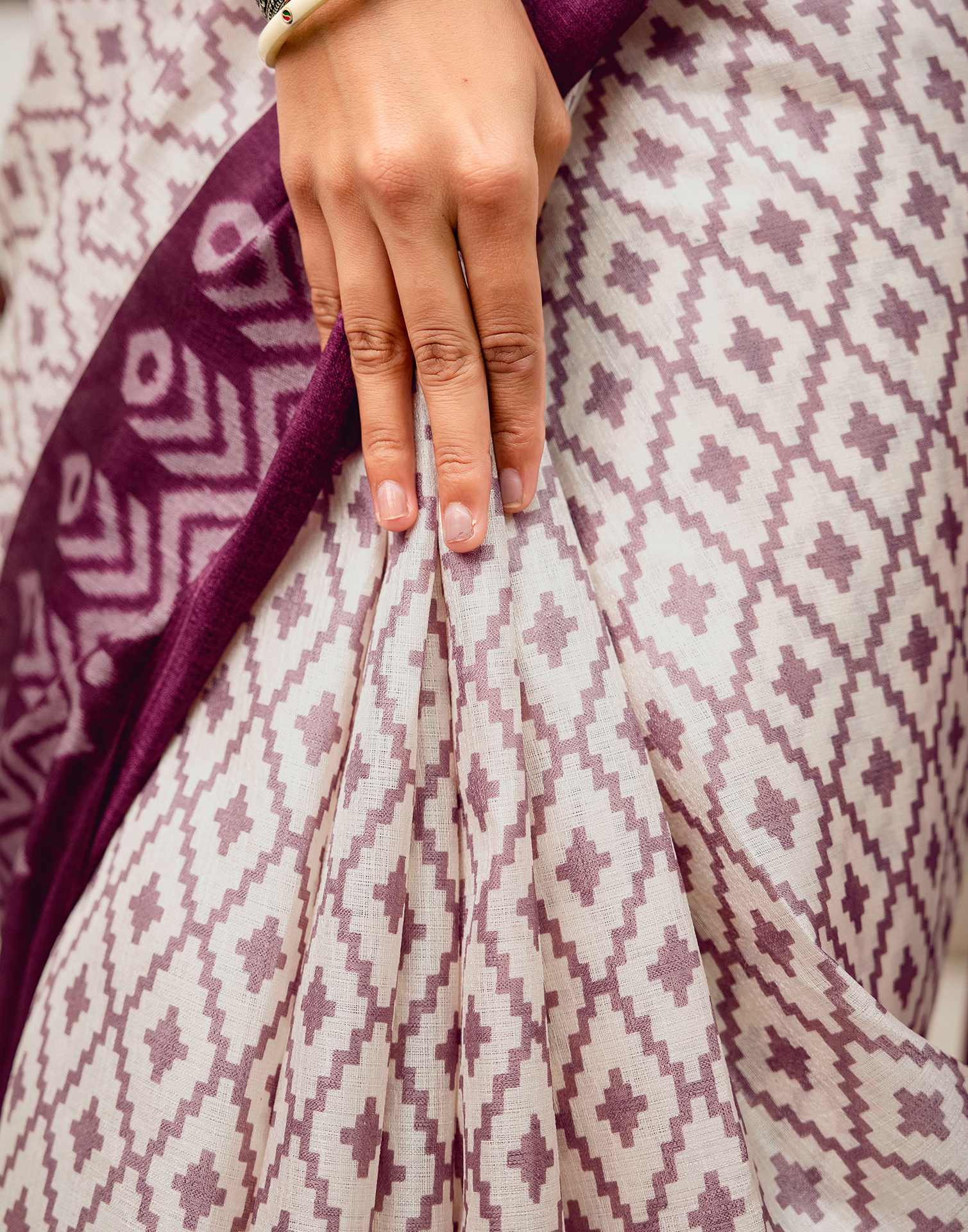 Off White Khadi Ikkat Printed SareeĀ - Image 10