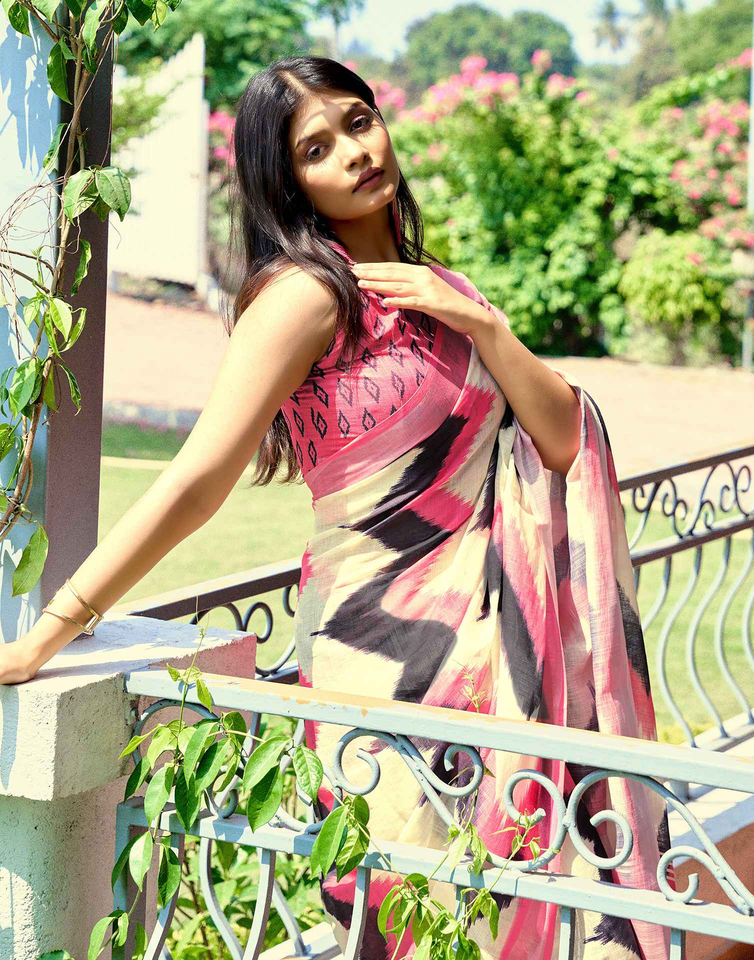 Off White Linen Ikkat Printed Saree - Image 4