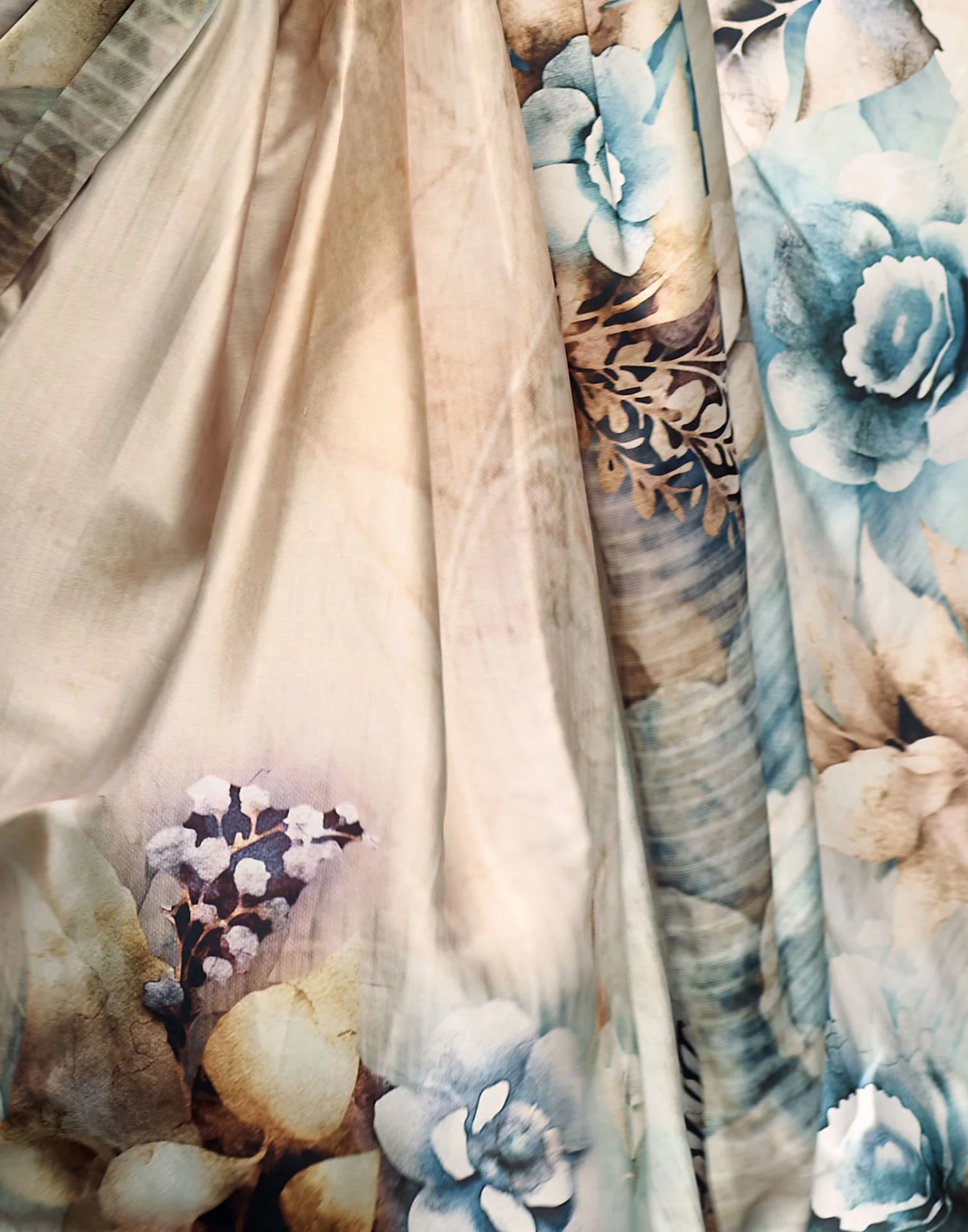 Off White Silk Printed Saree - Image 7