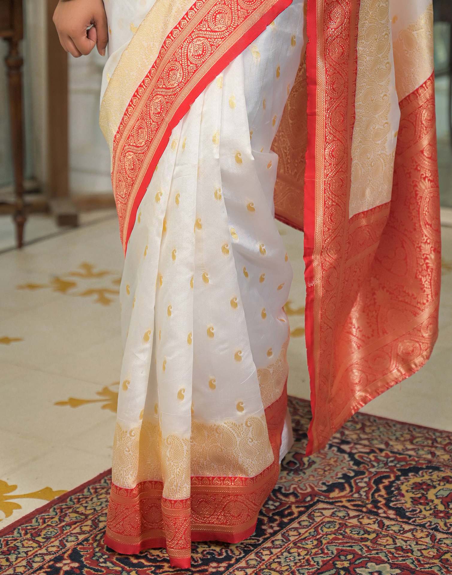 Off White Silk Woven Banarasi Saree - Image 10
