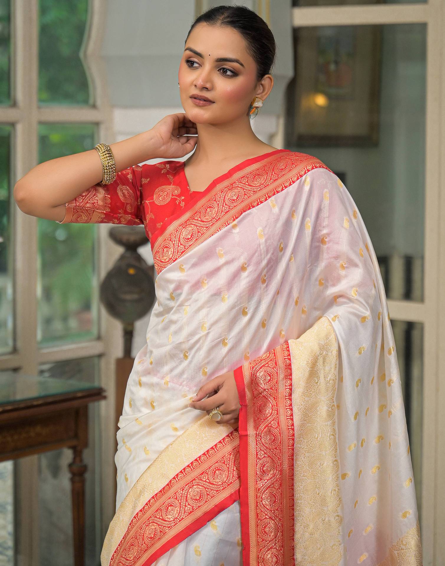 Off White Silk Woven Banarasi Saree - Image 2