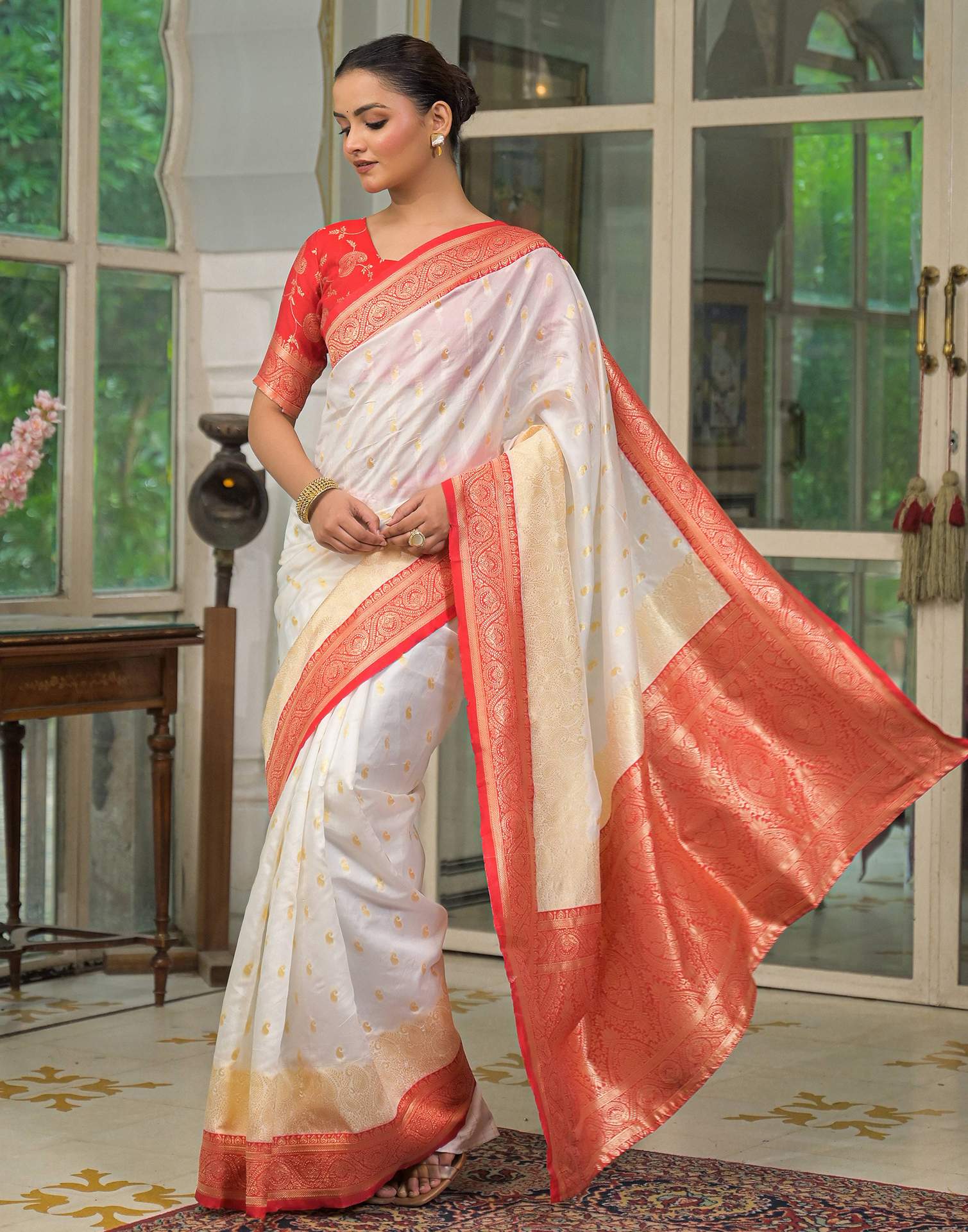 Off White Silk Woven Banarasi Saree - Image 8