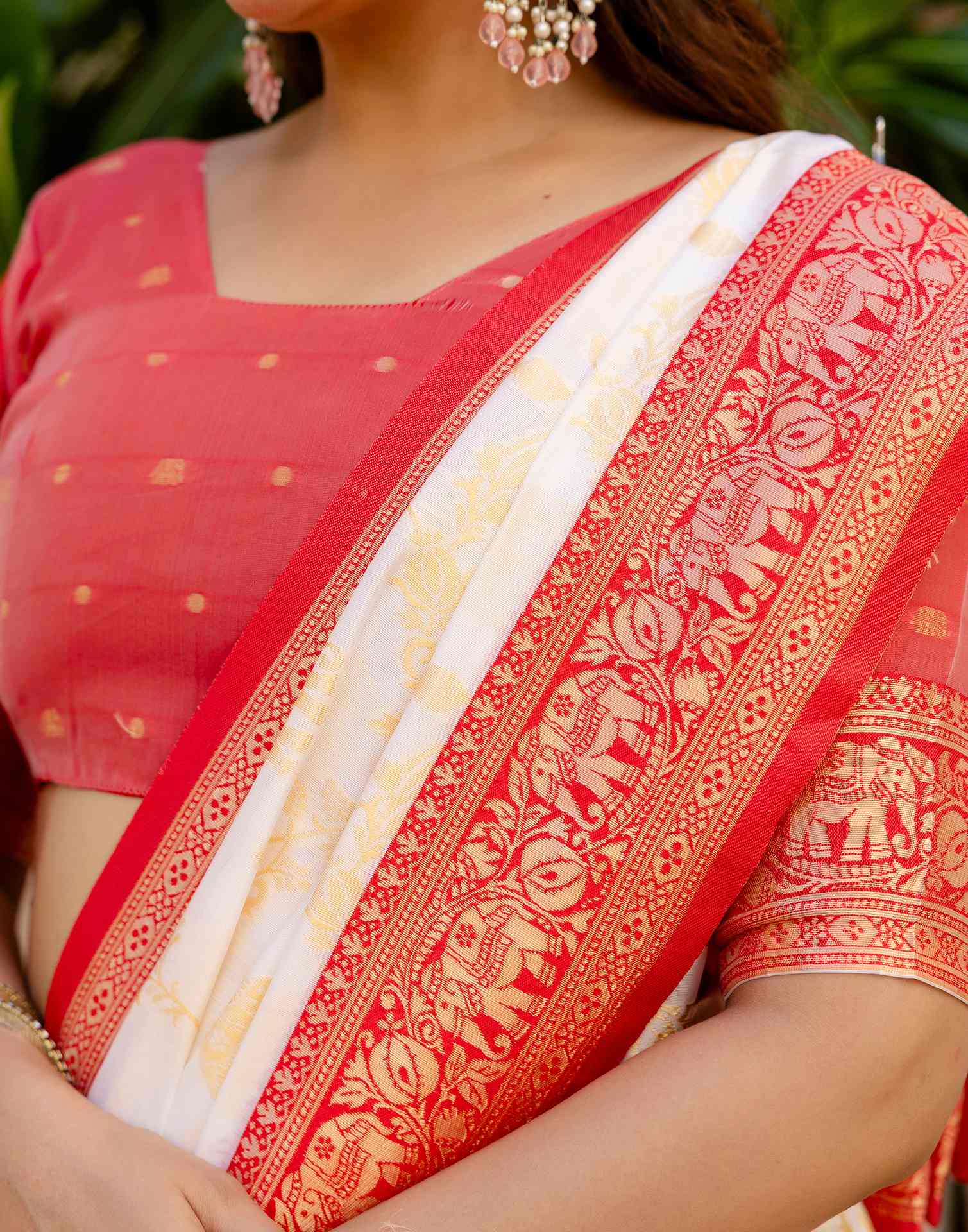 Off White Silk Woven Banarasi Saree - Image 11