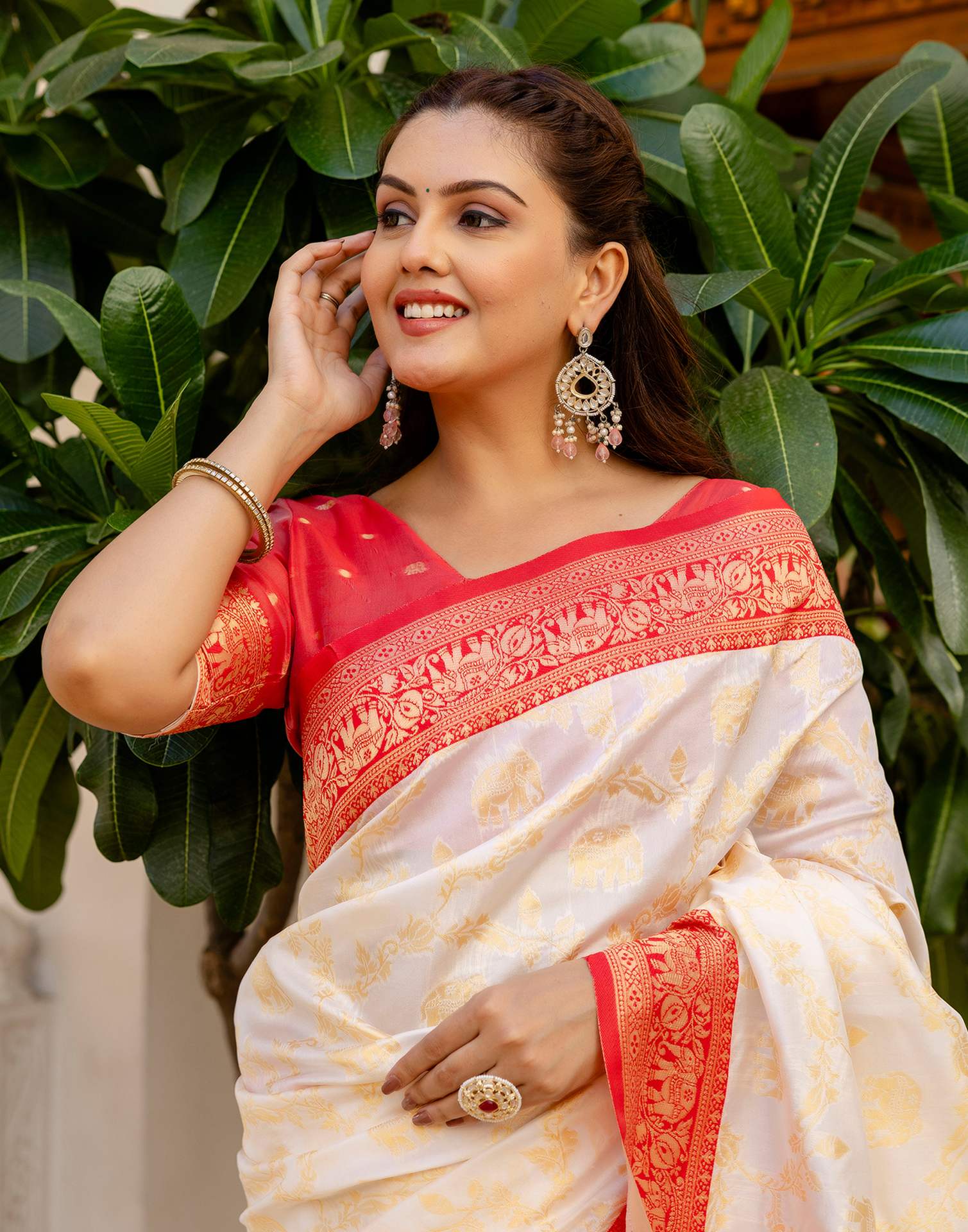 Off White Silk Woven Banarasi Saree - Image 4
