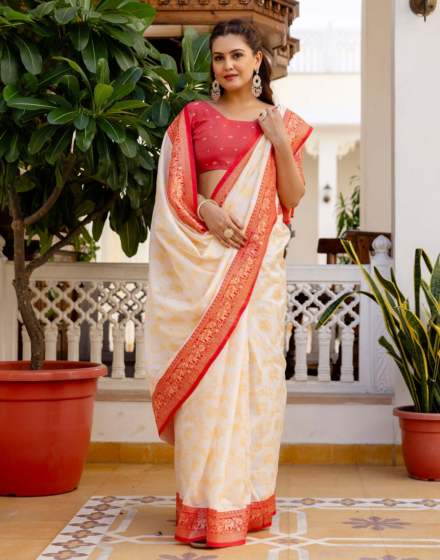 Off White Silk Woven Banarasi Saree - Image 6
