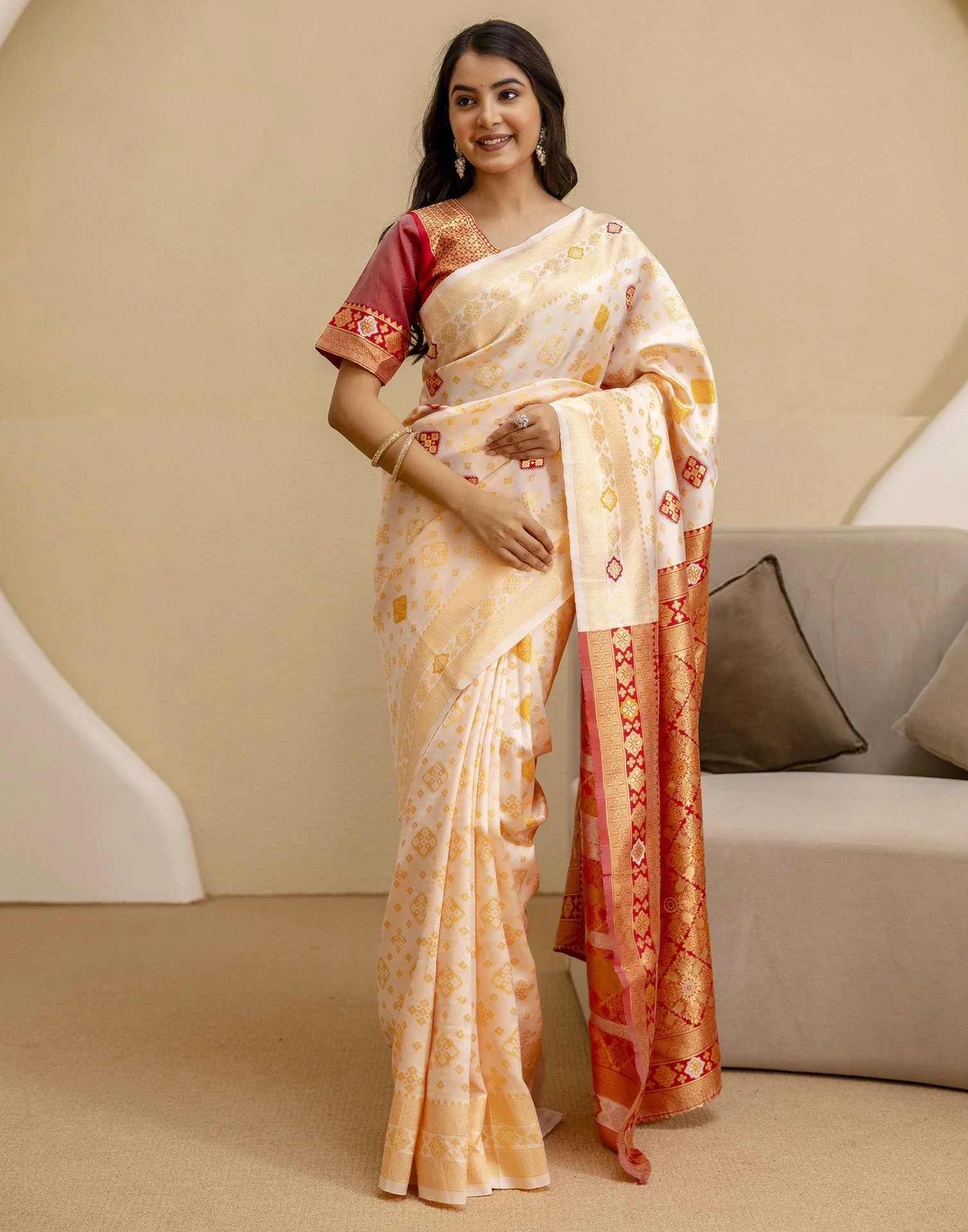 Off White Silk Woven Banarasi Saree - Image 10