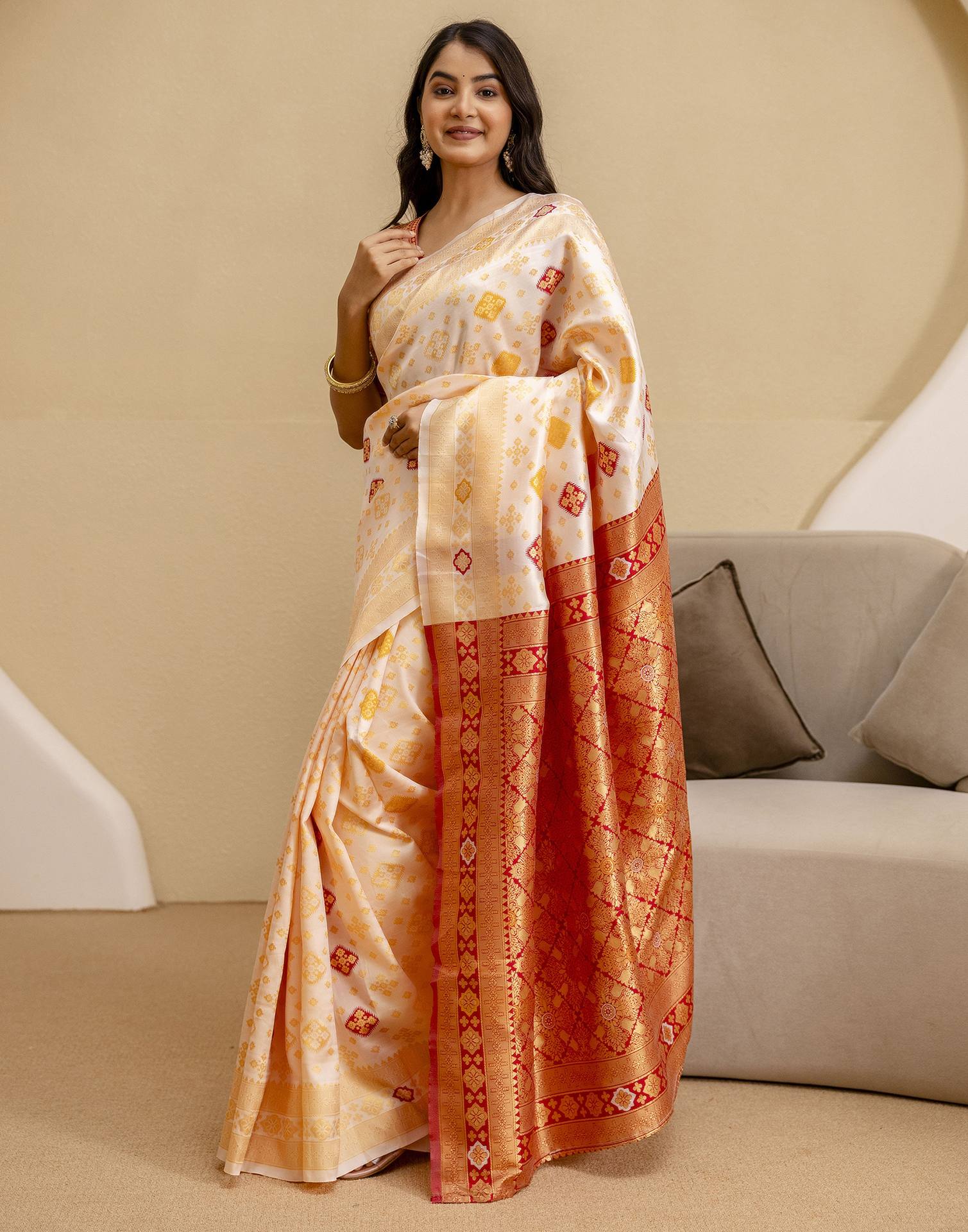 Off White Silk Woven Banarasi Saree - Image 5