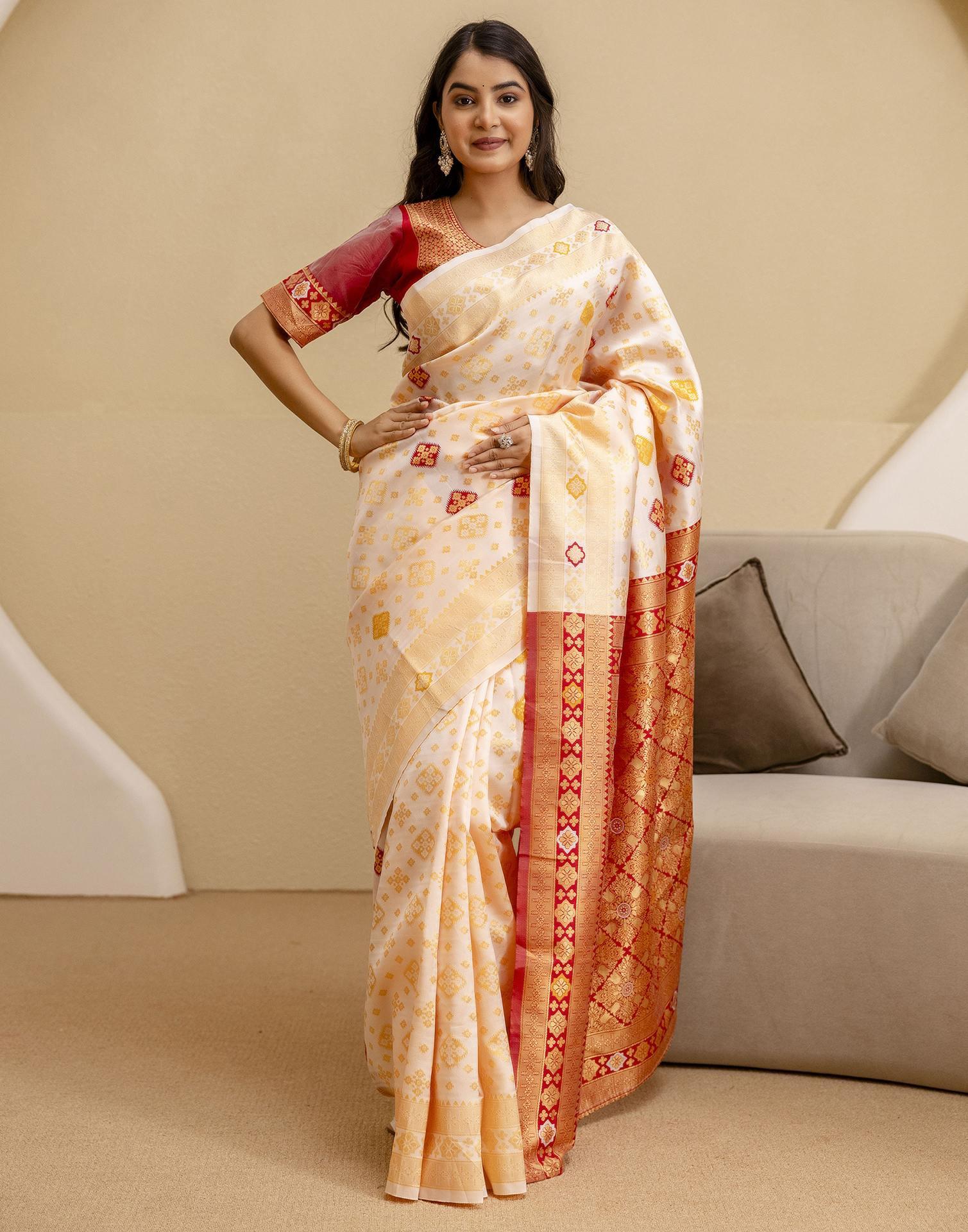 Off White Silk Woven Banarasi Saree - Image 8