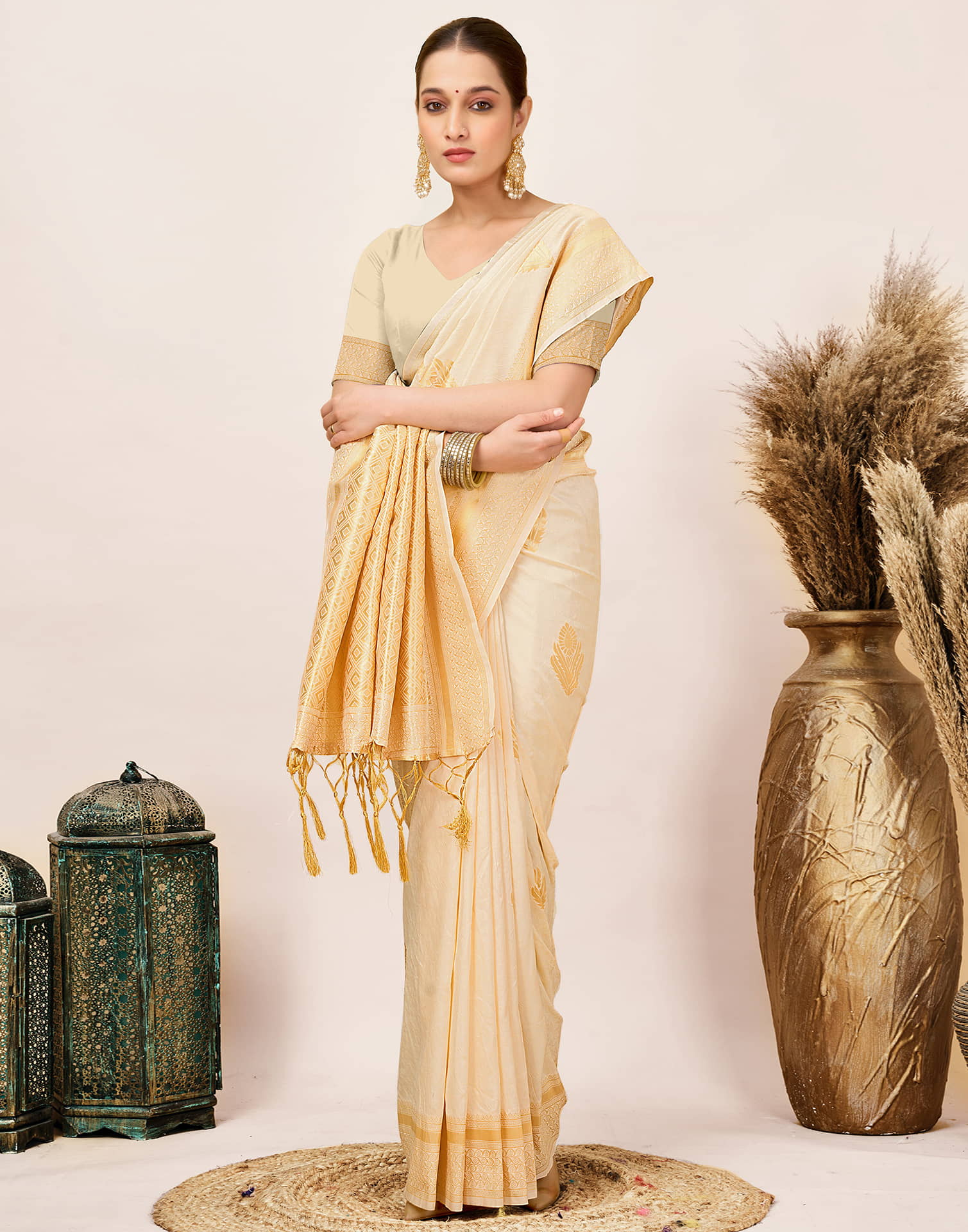 Off White Silk Woven Kanjivaram Saree - Image 4