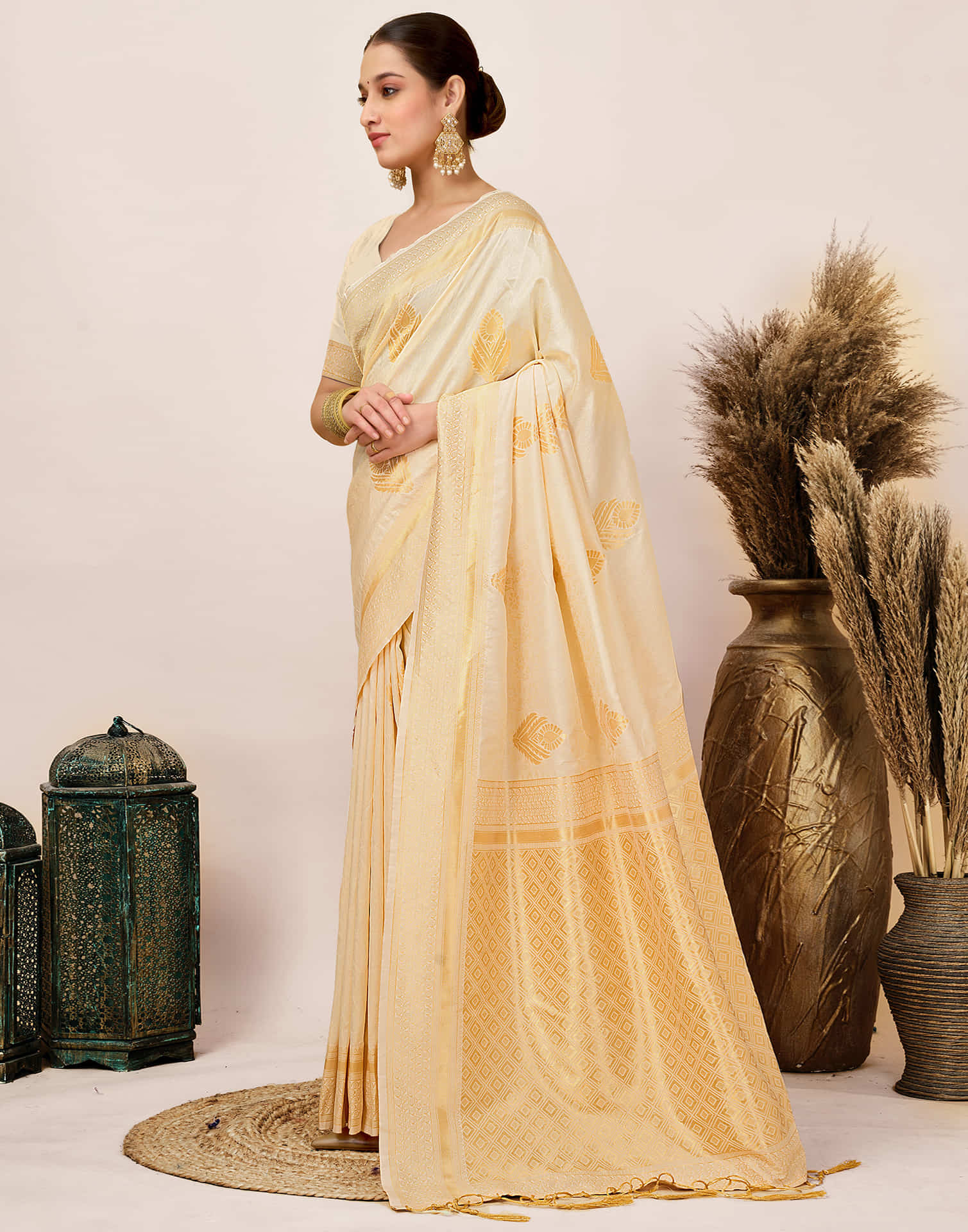 Off White Silk Woven Kanjivaram Saree - Image 5