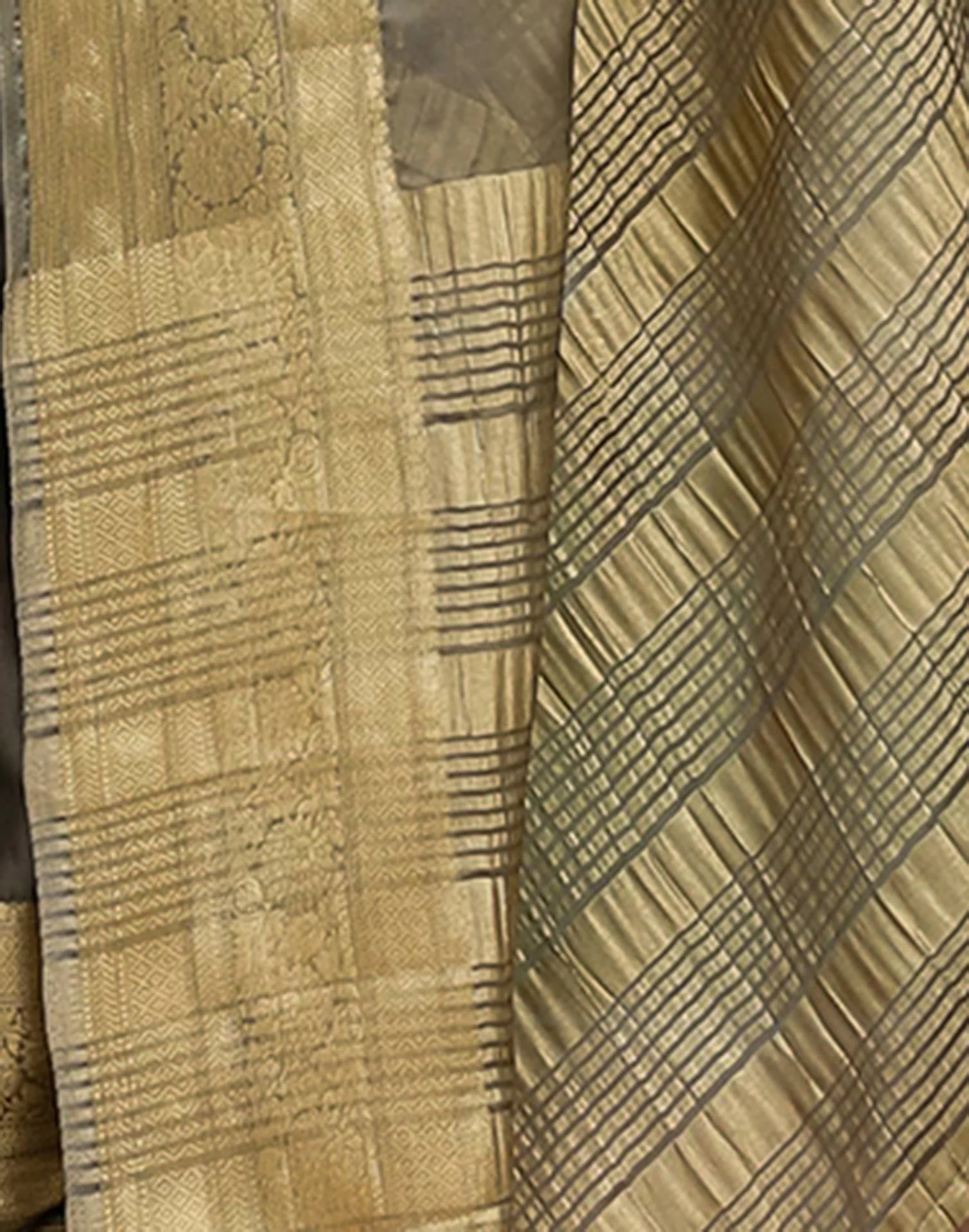 Olive Green Chiffon Woven Solid Saree - Image 8
