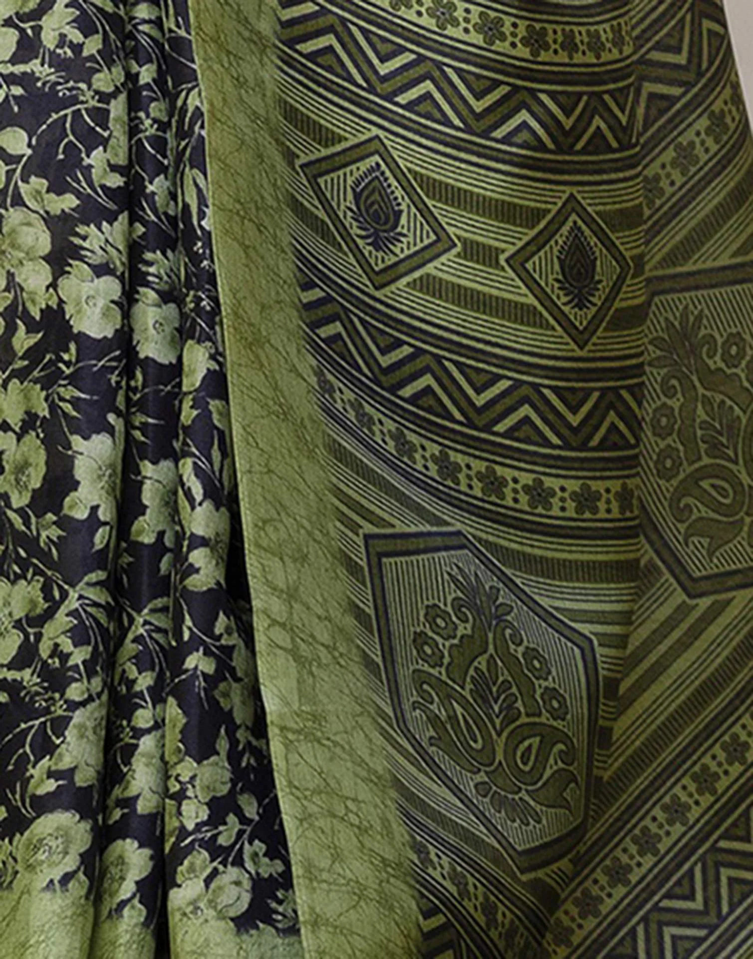 Olive Green Cotton Blend Floral Printed Saree - Image 8