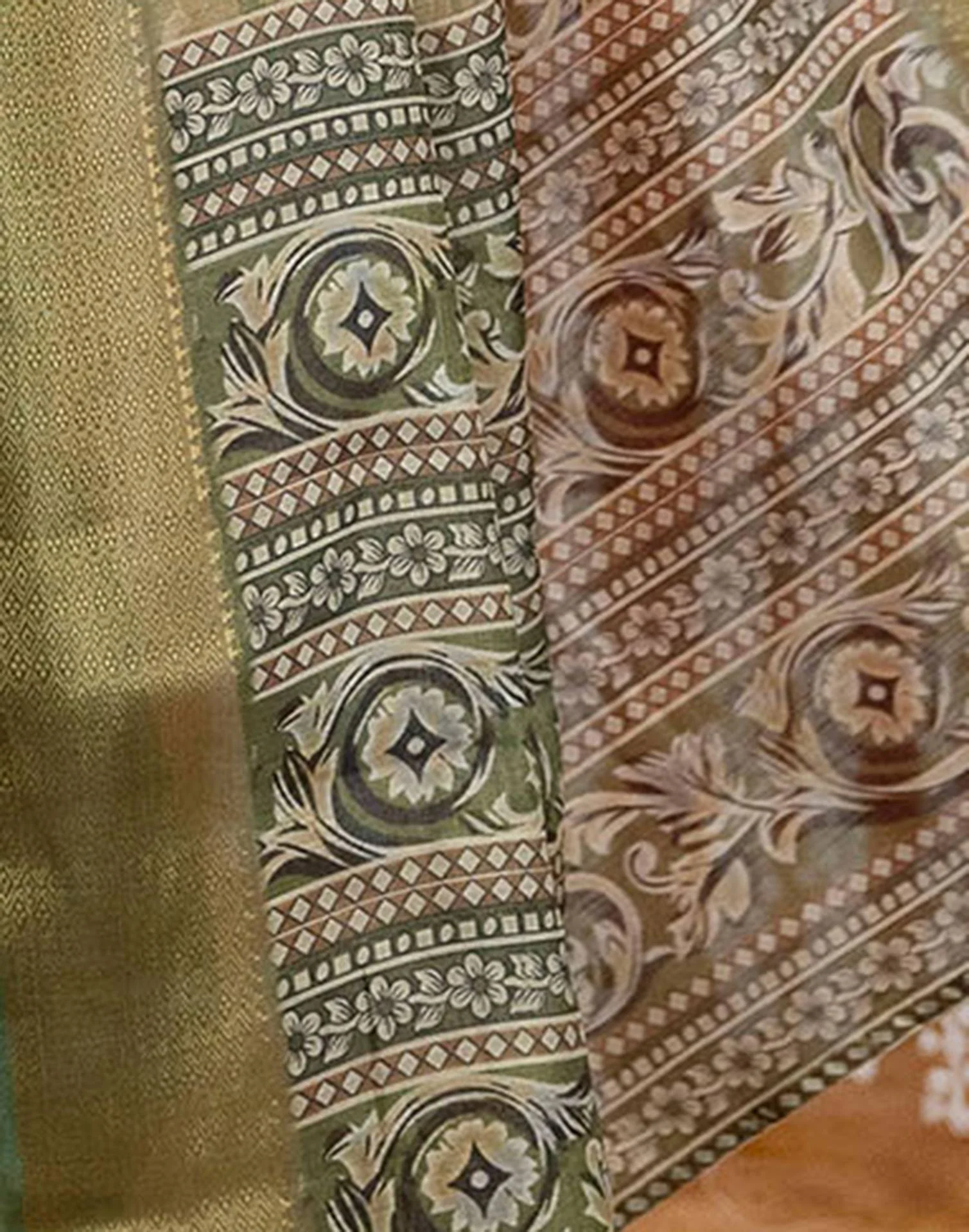 Olive Green Cotton Printed Woven Saree - Image 9