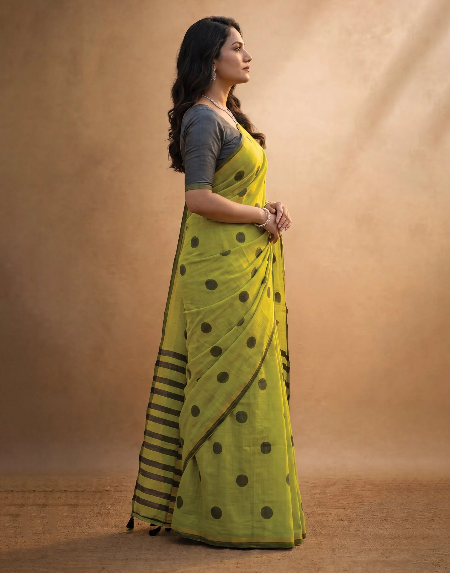 Parrot Green Linen Printed Zari Border Saree - Image 4
