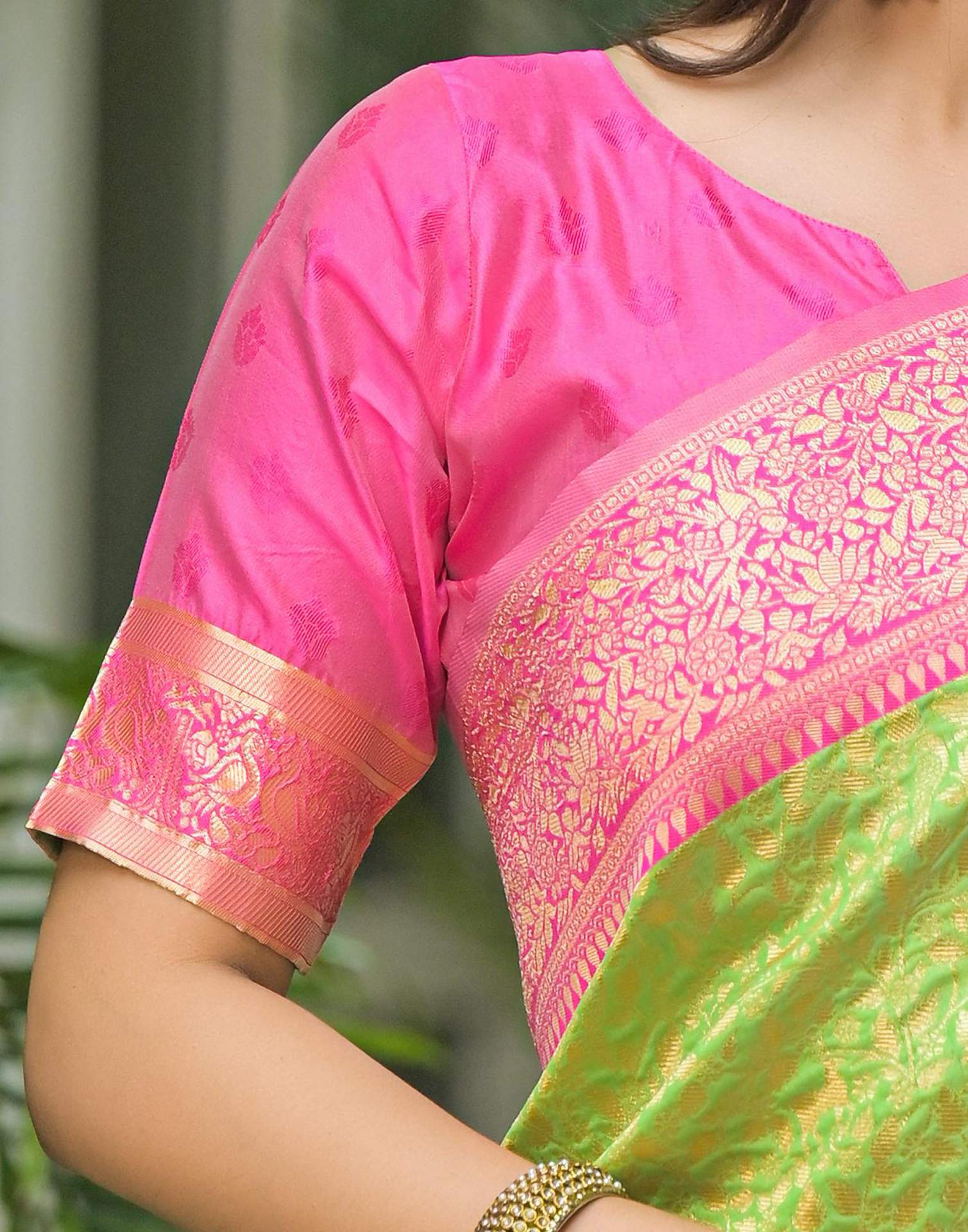 Parrot Green Silk Woven Kanjivaram Saree - Image 11