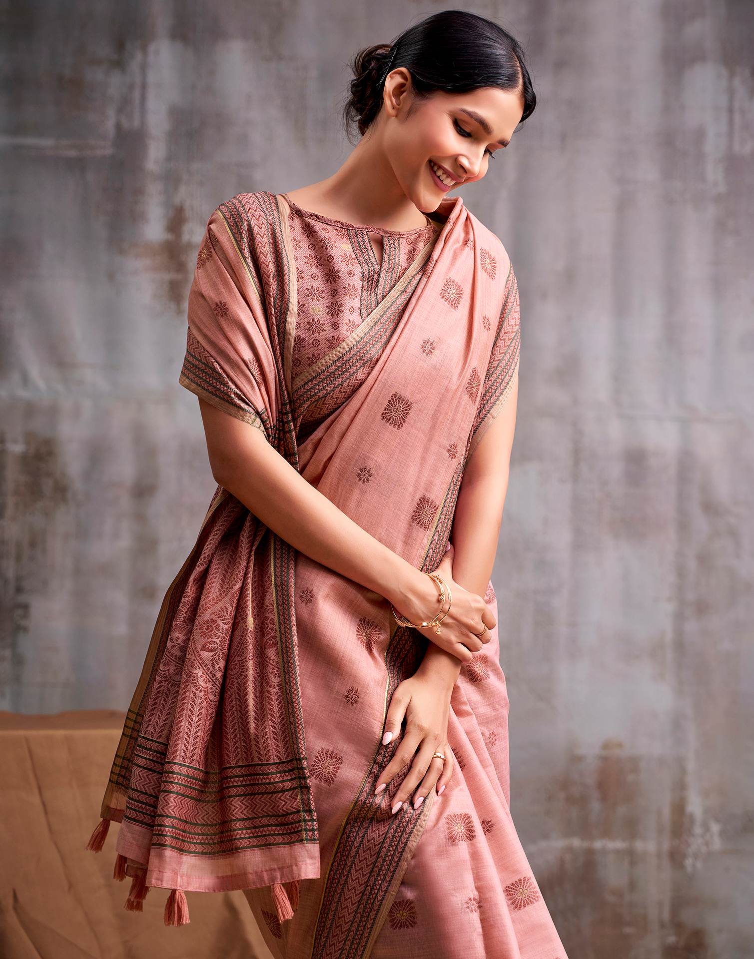 Peach Cotton Woven Saree - Image 2