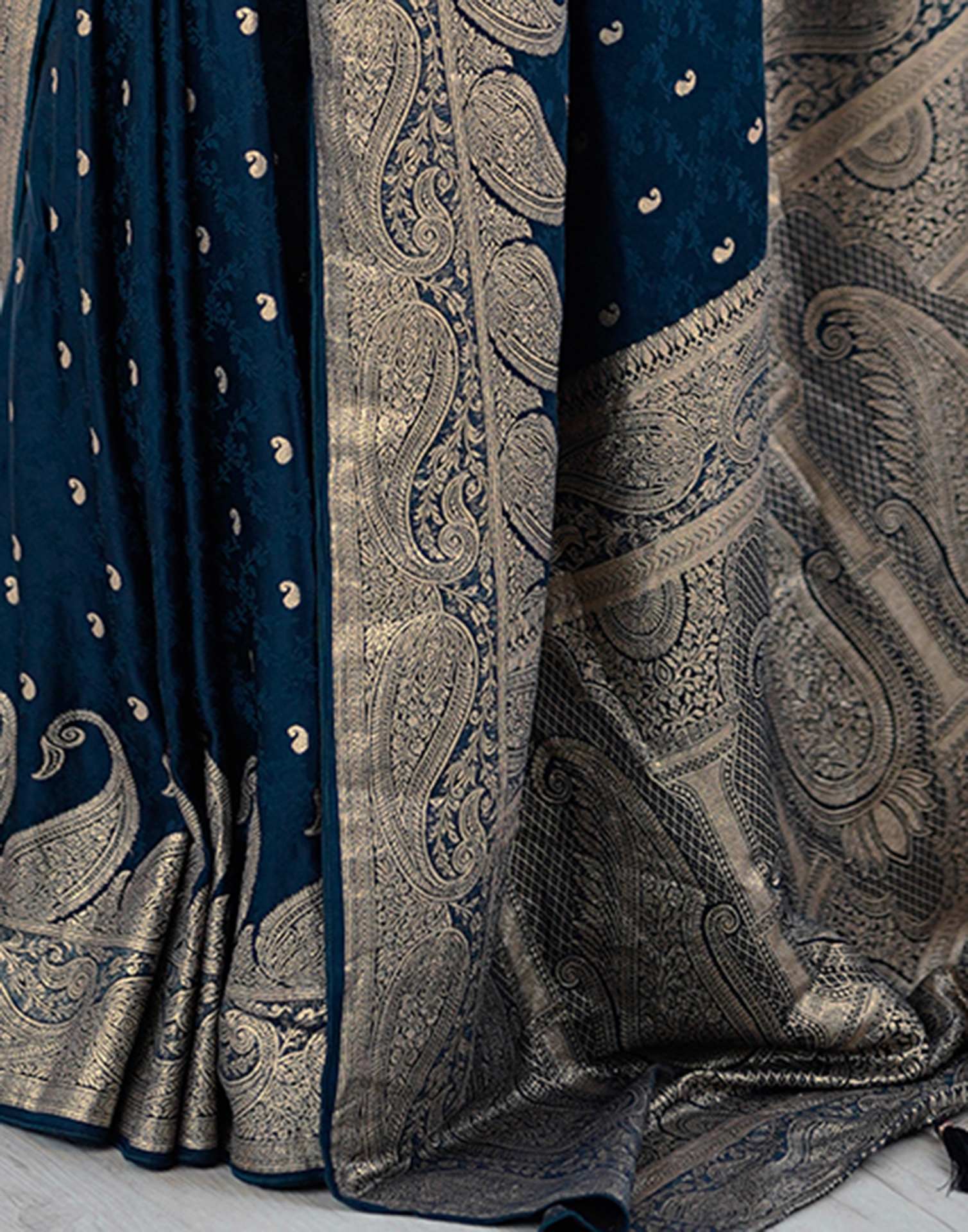 Peacock Blue Silk Woven Banarasi Saree - Image 10