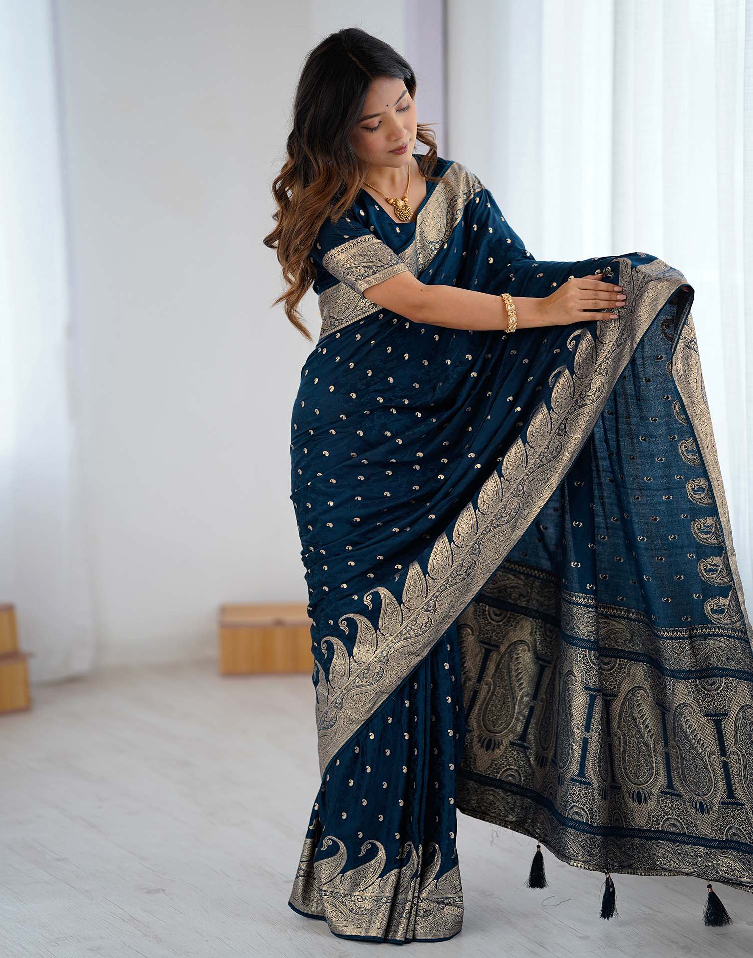 Peacock Blue Silk Woven Banarasi Saree - Image 4
