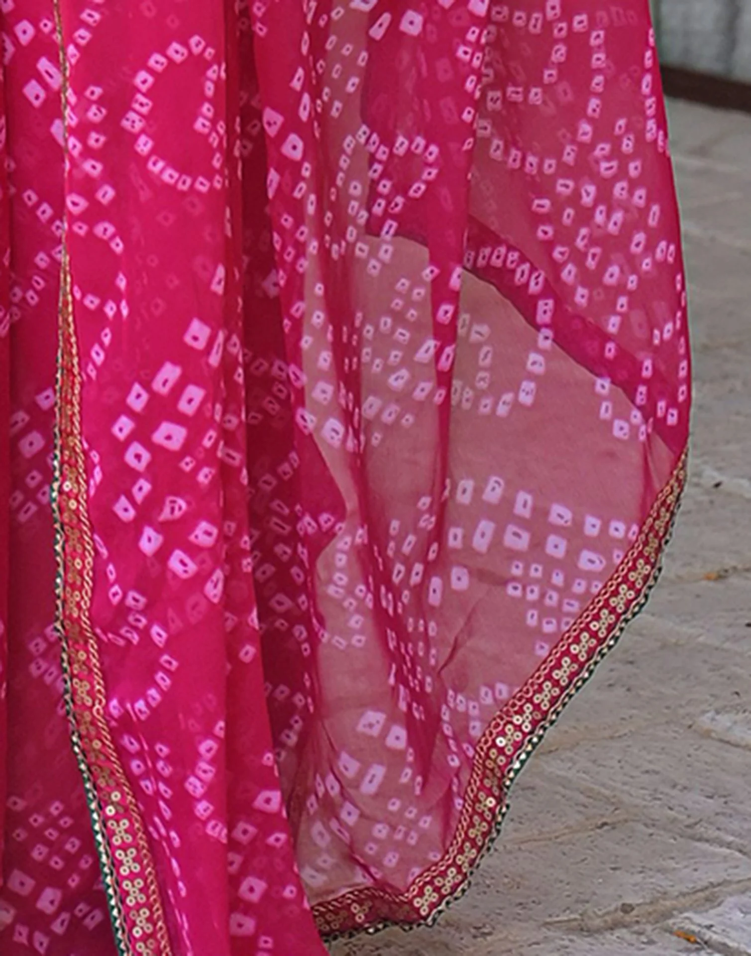 Pink Chiffon Bandhani Printed Saree - Image 10