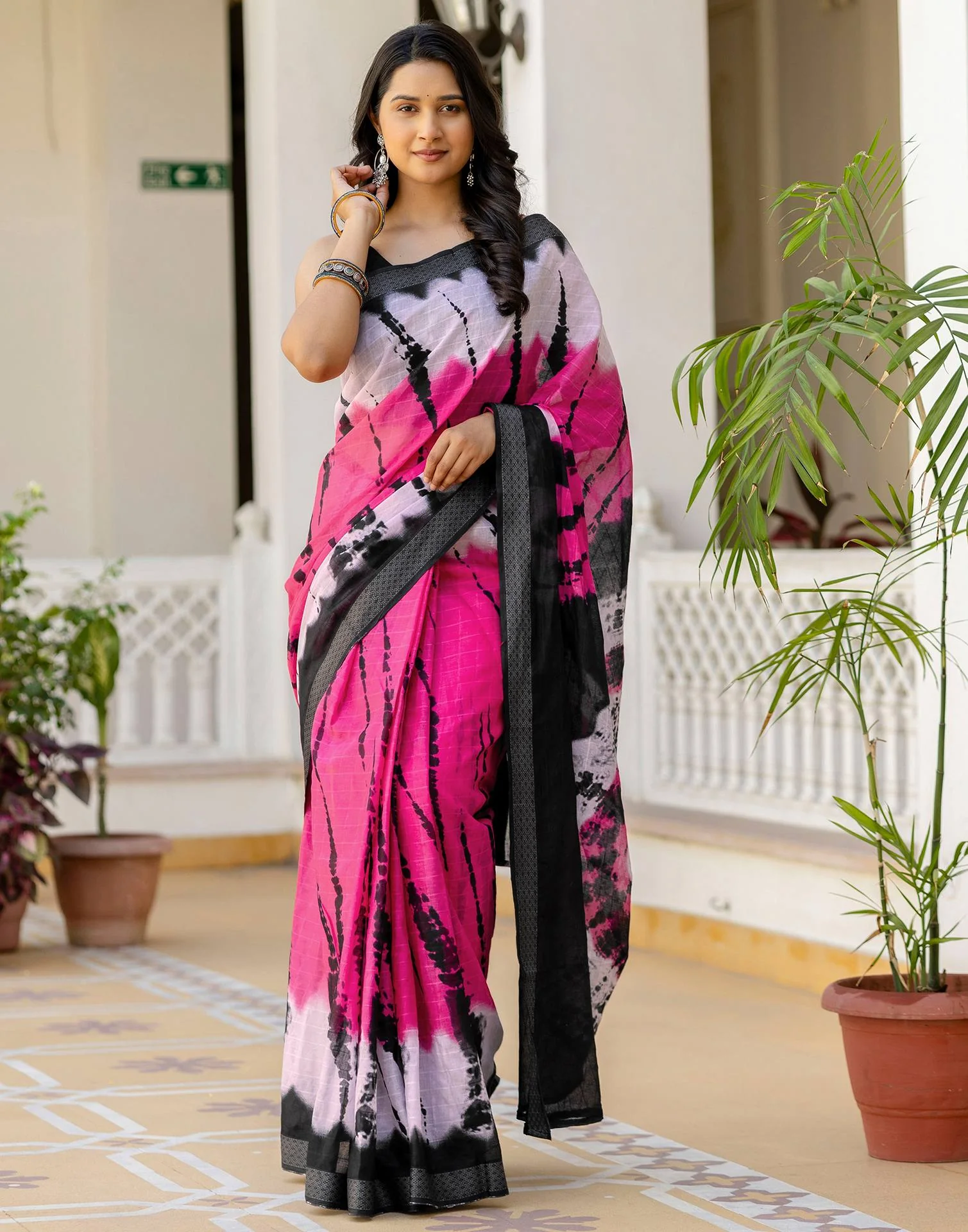 Pink Cotton Printed Woven Border Saree - Image 2