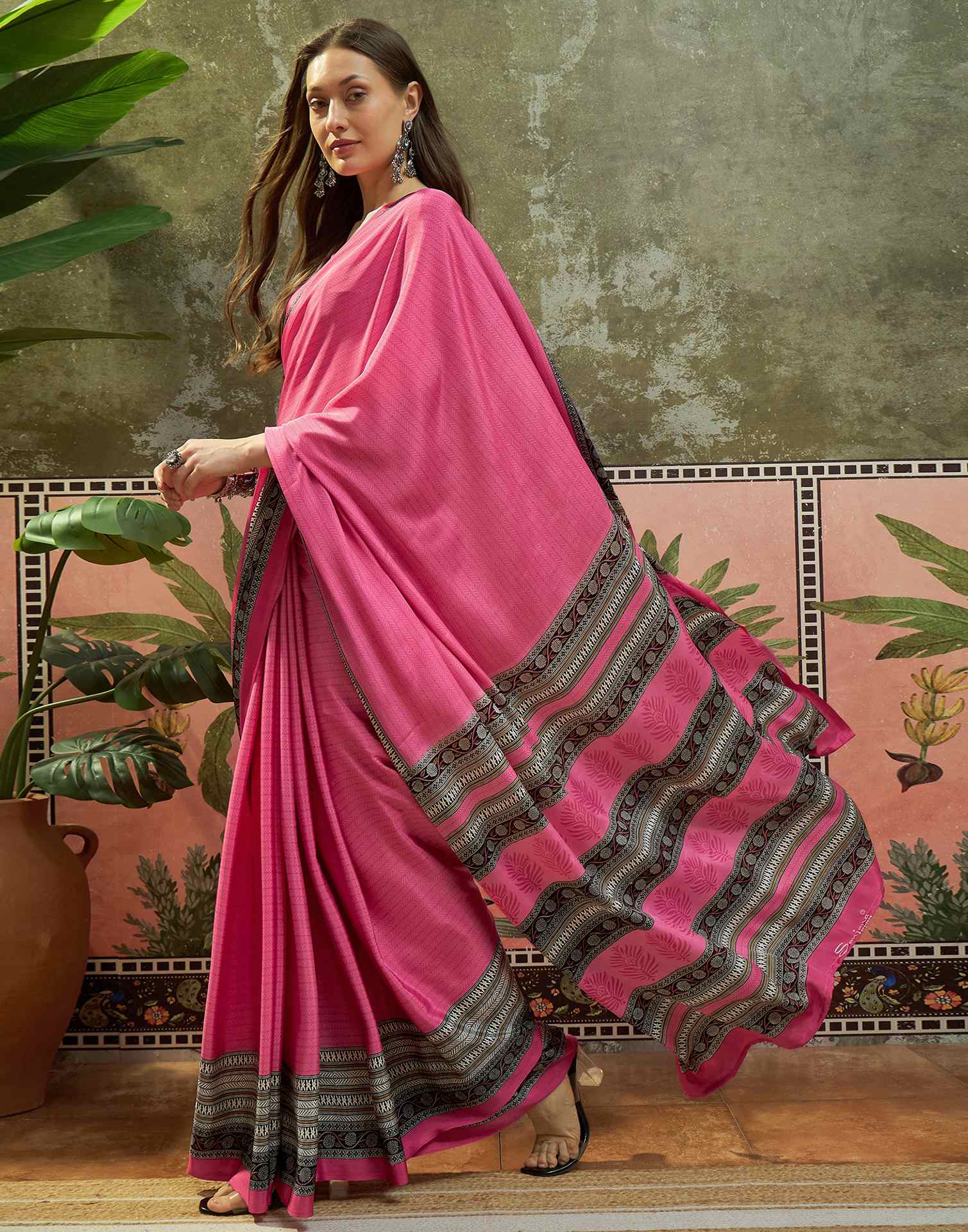 Pink Crepe Silk Printed Saree - Image 5