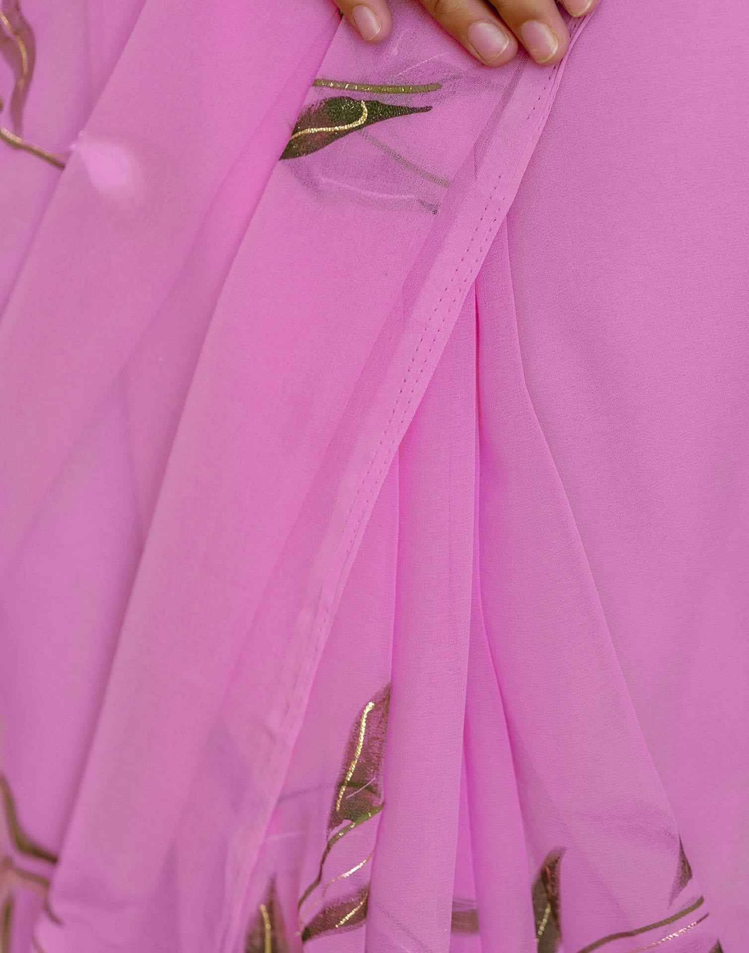 Pink Georgette Foil Printed Saree - Image 10