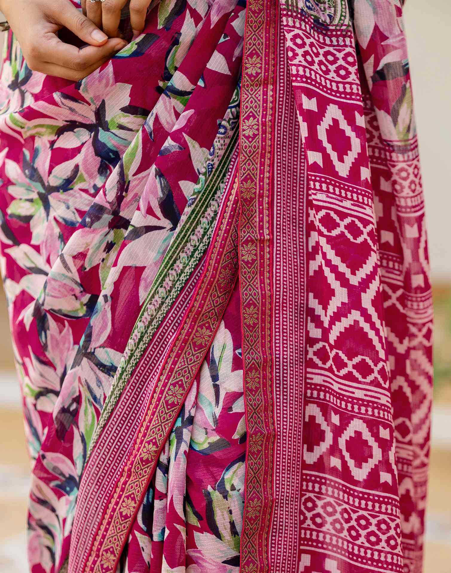 Pink Georgette Printed Lace Saree - Image 11