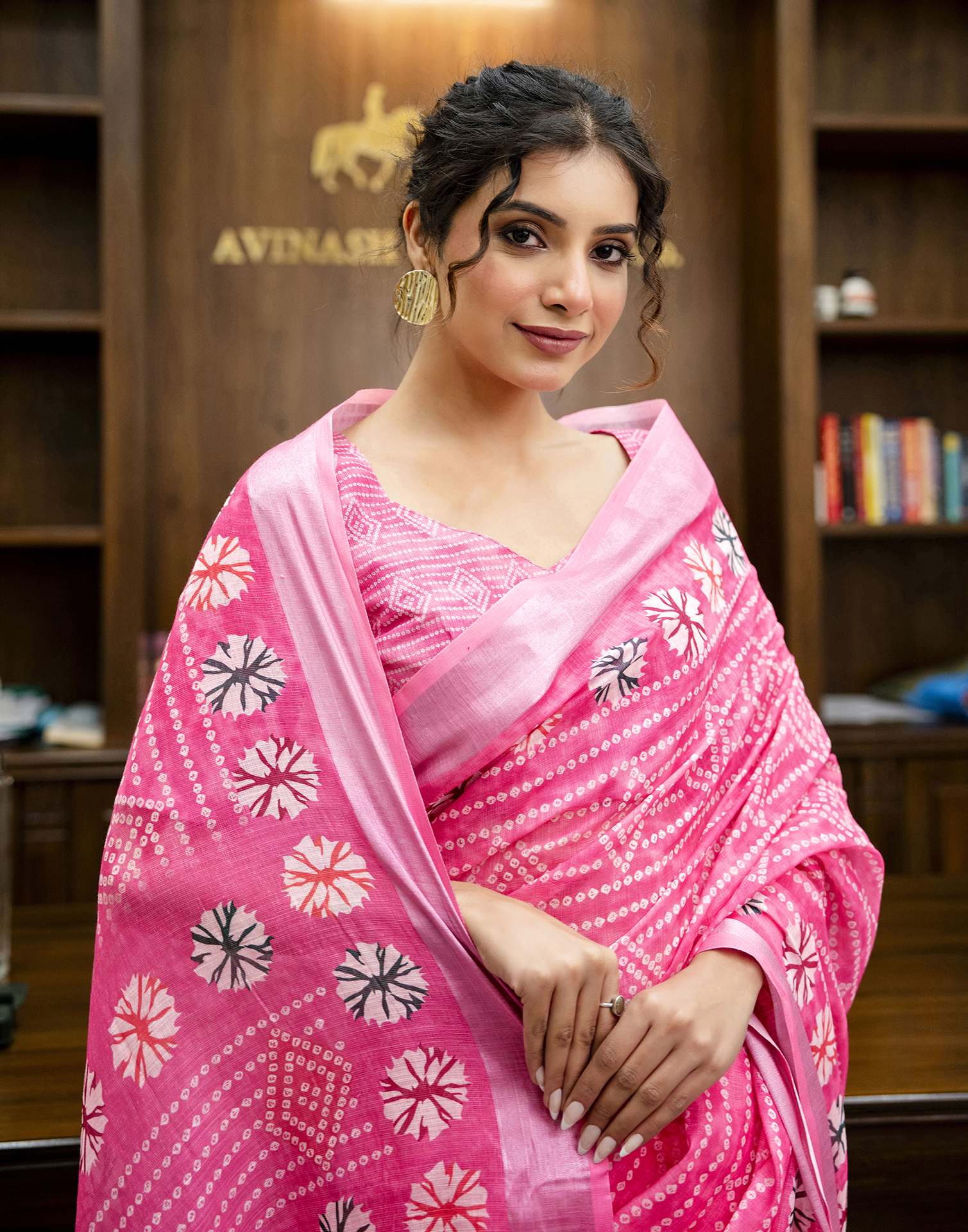 Pink Linen Bandhani Printed Saree - Image 2