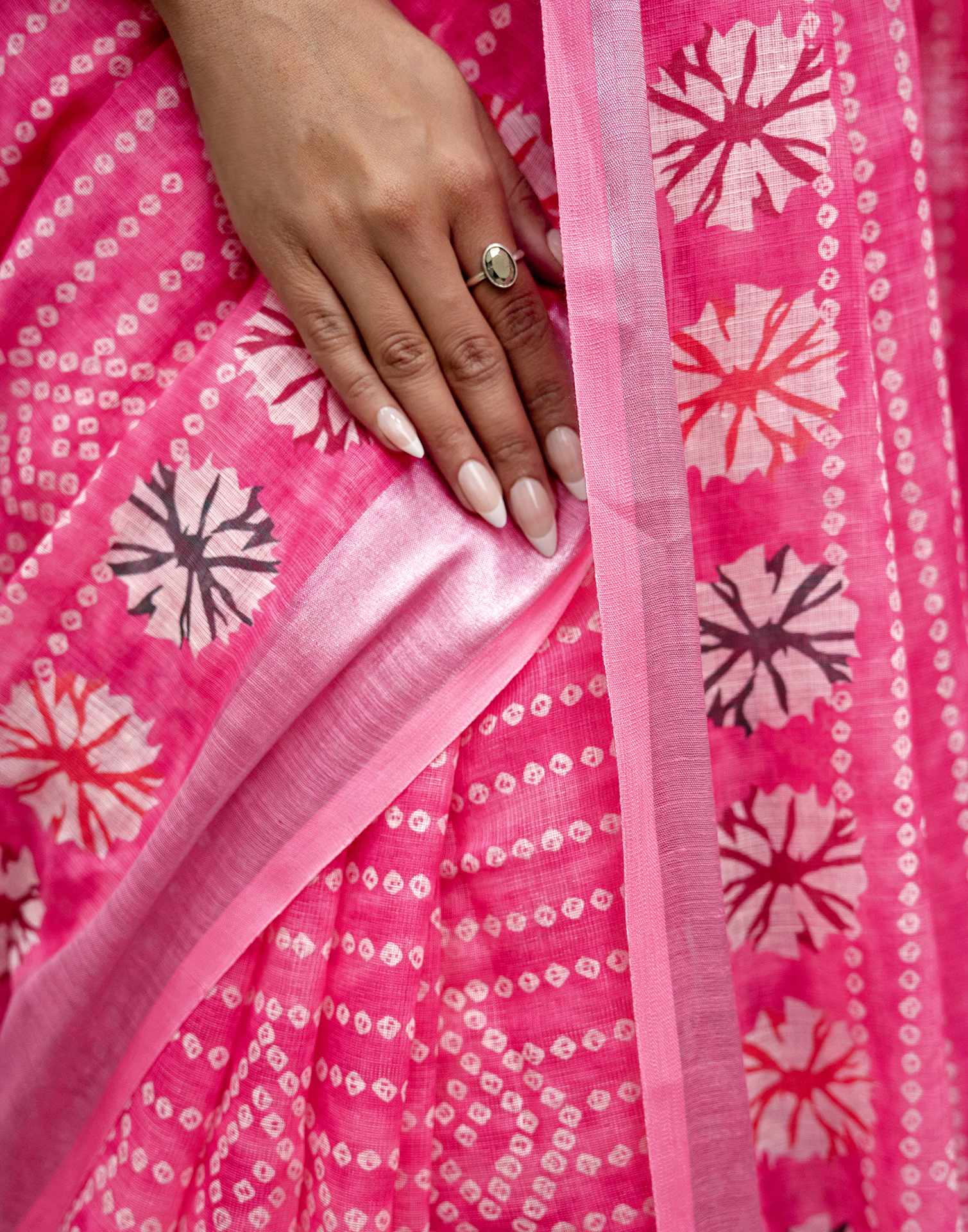 Pink Linen Bandhani Printed Saree - Image 9