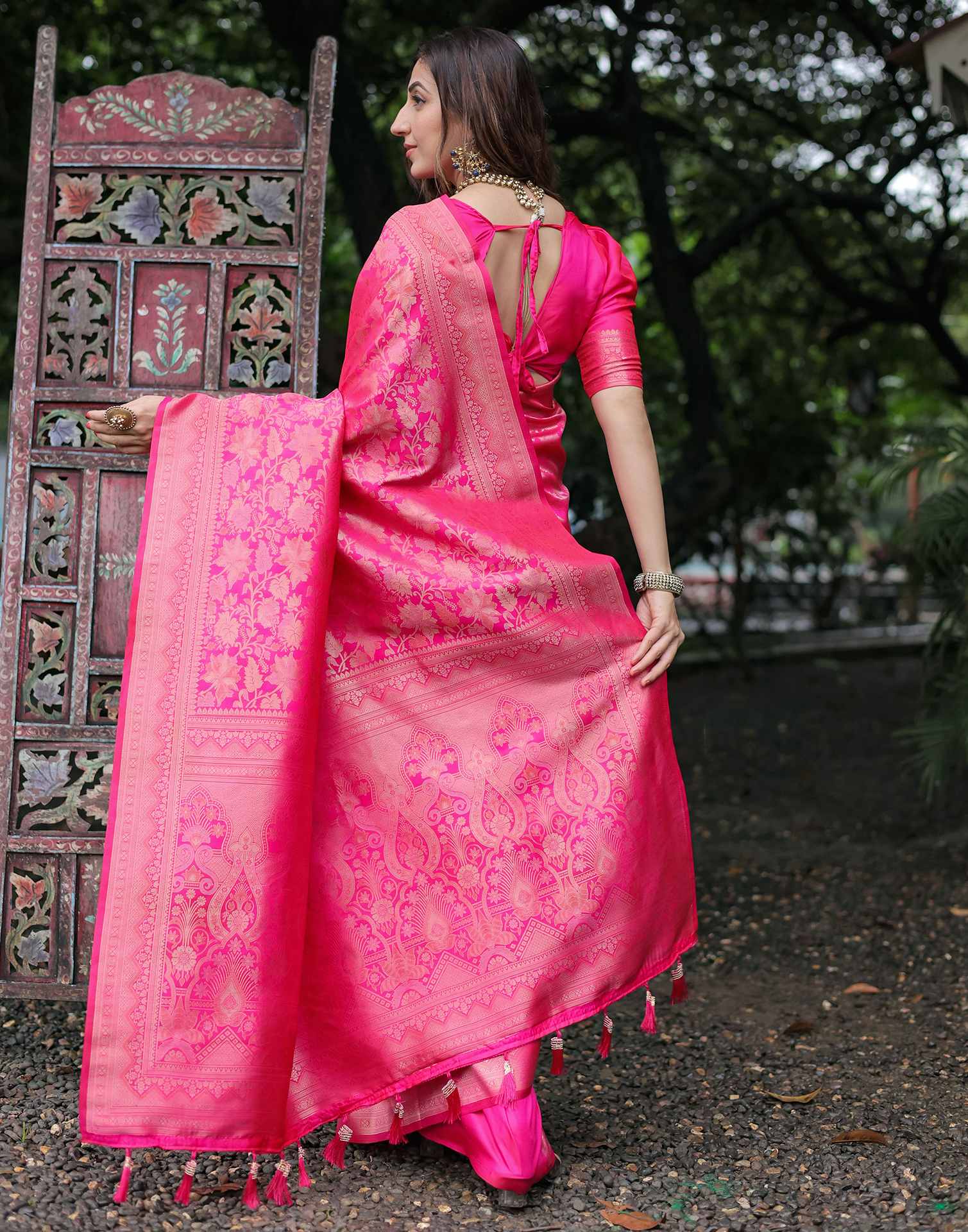 Pink Silk Woven Banarasi Saree - Image 10