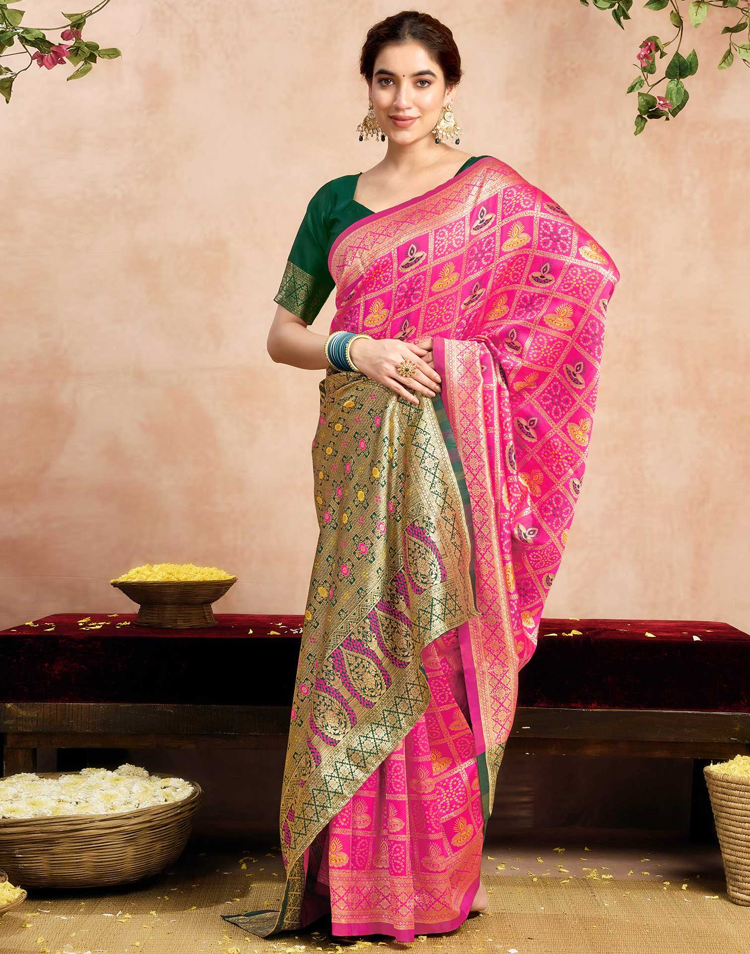 Pink Silk Woven Patola Saree - Image 5