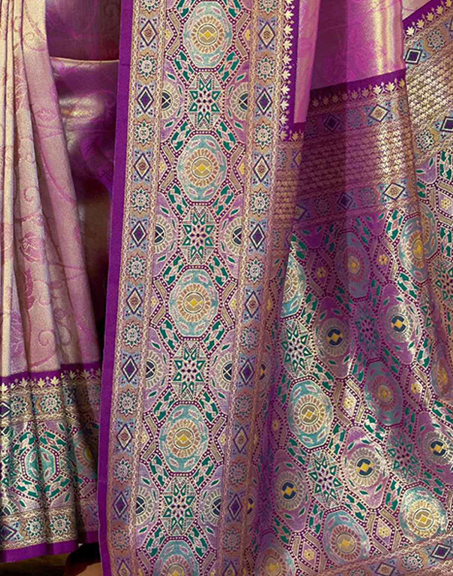 Pink Tissue Silk Woven Banarasi Saree - Image 7