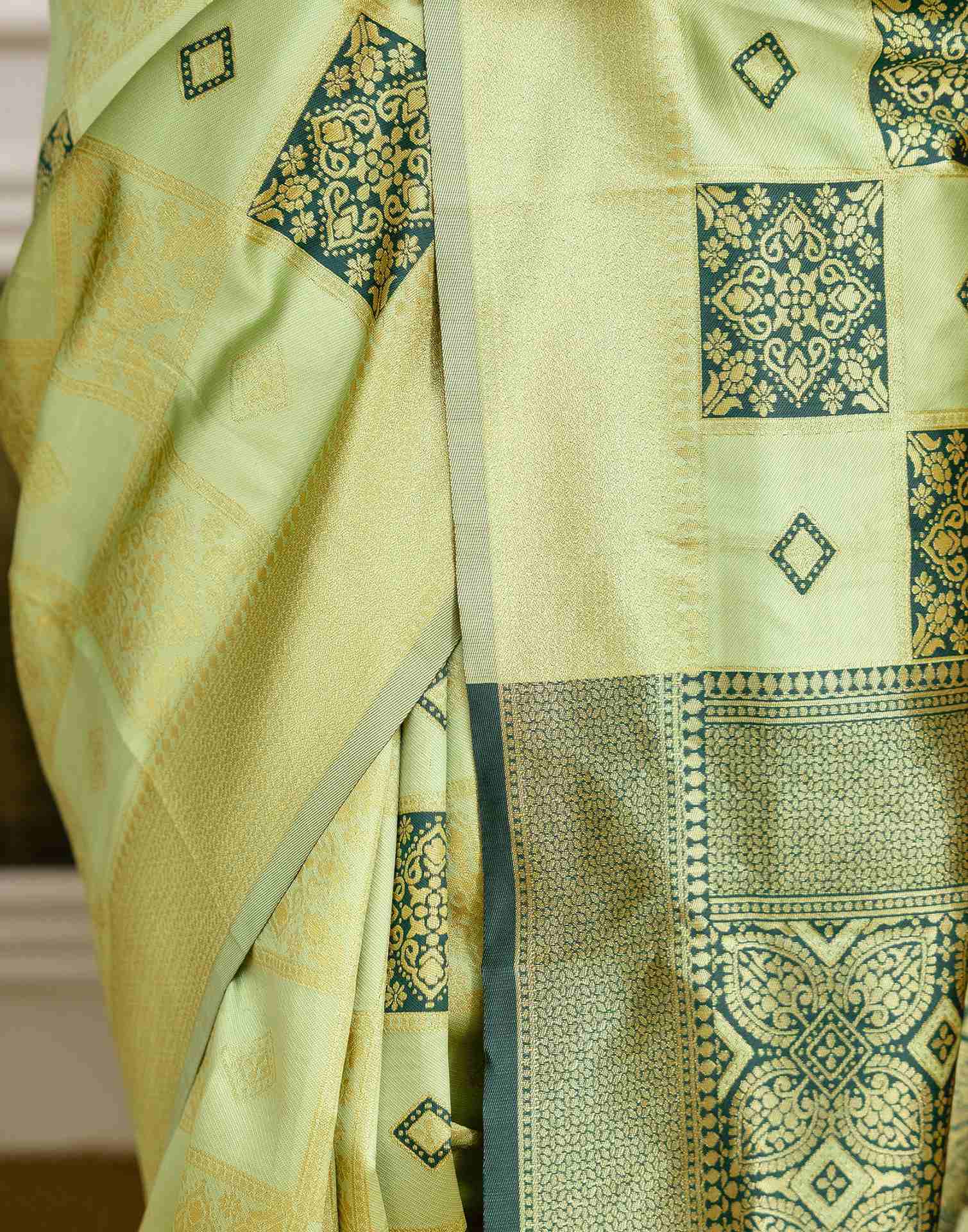 Pista Green Silk Woven Patola Saree - Image 10