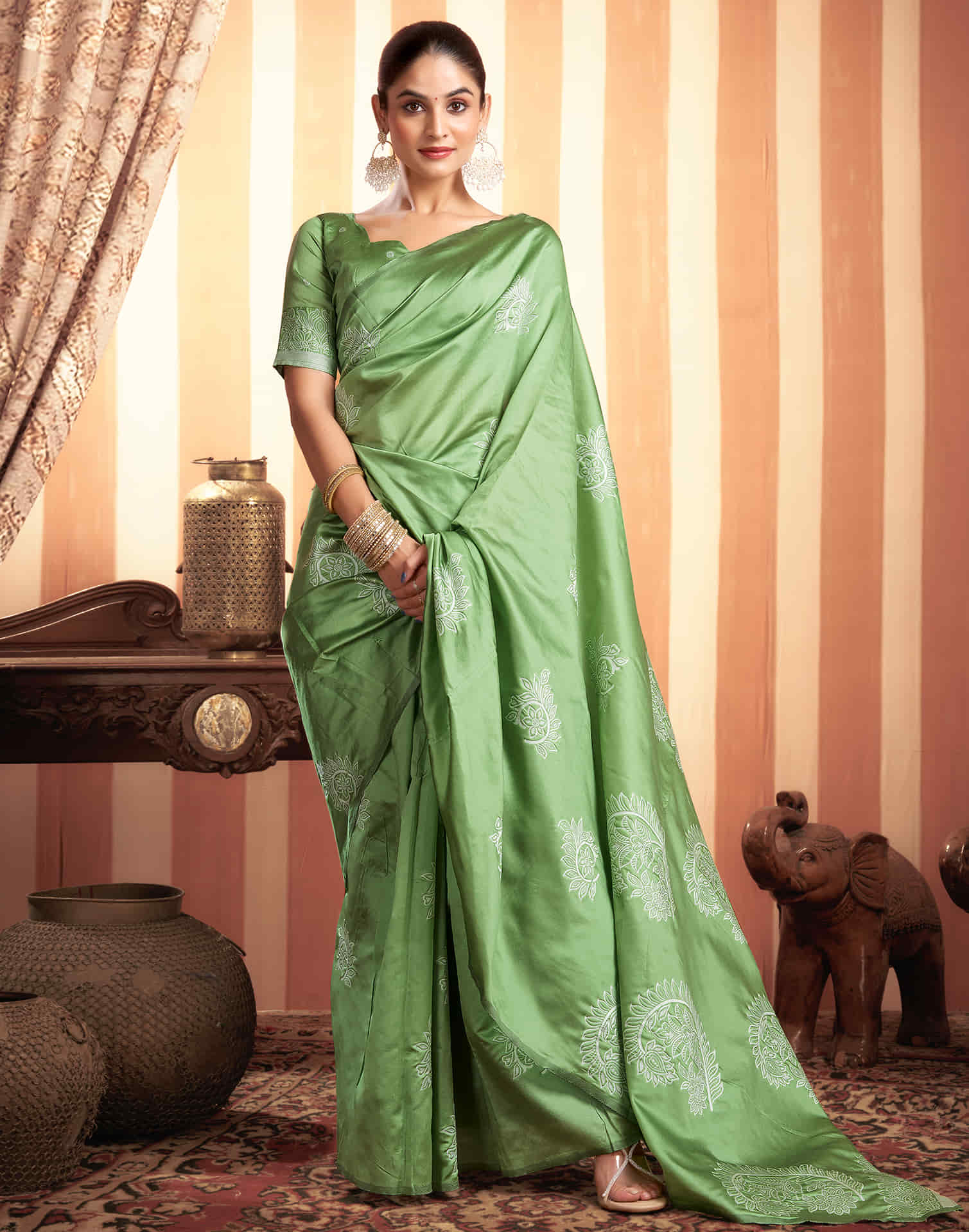 Pista Green Woven Banarasi Silk Saree - Image 4