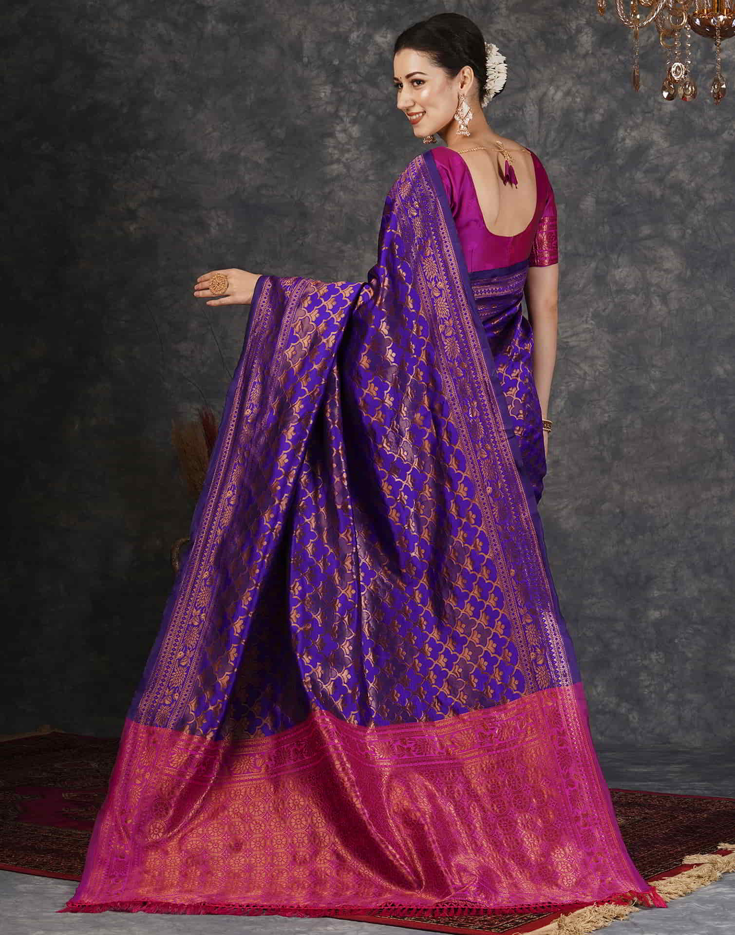 Violet Silk Woven Banarasi Saree - Image 4
