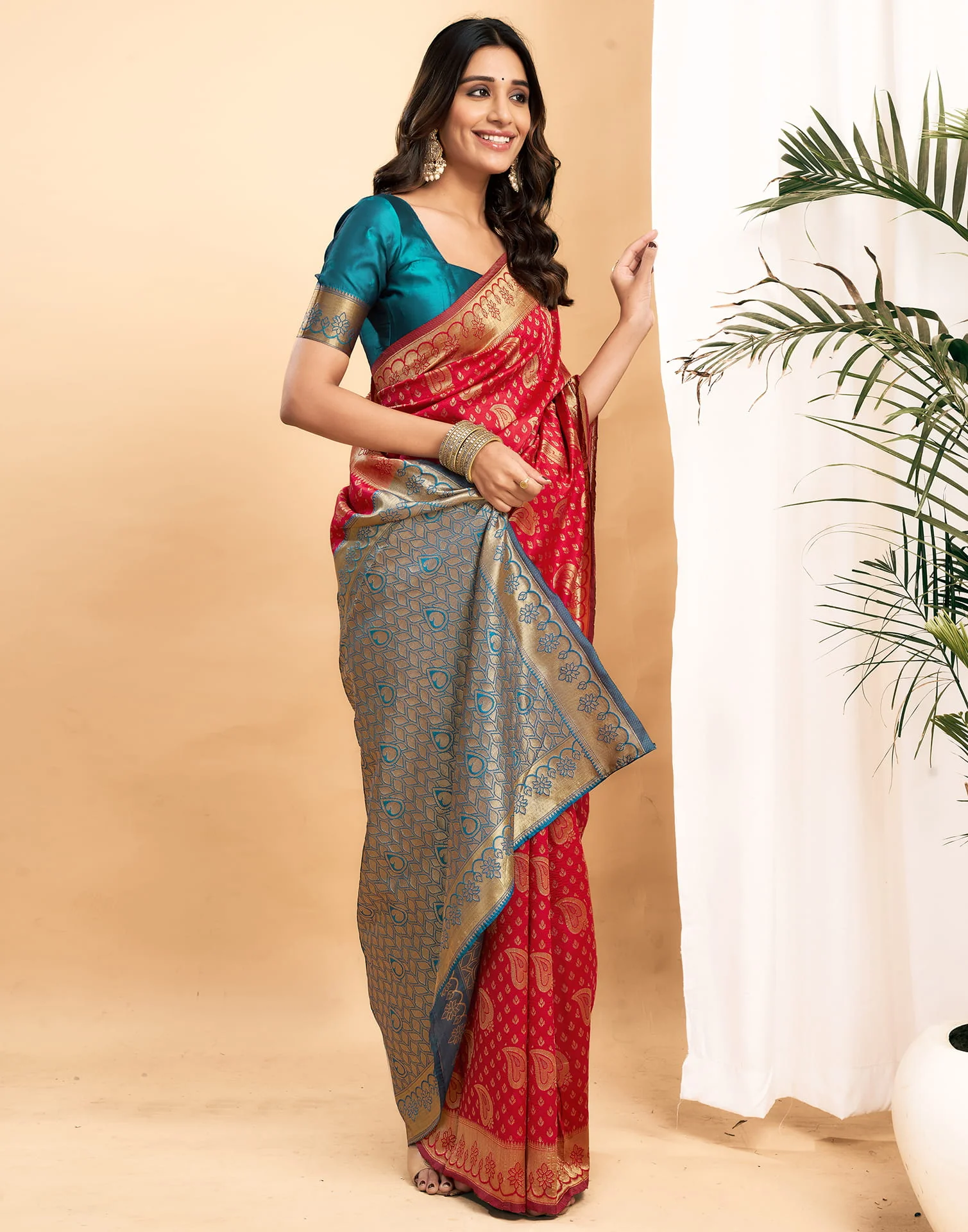Red Silk Blend Woven Banarasi Saree - Image 4