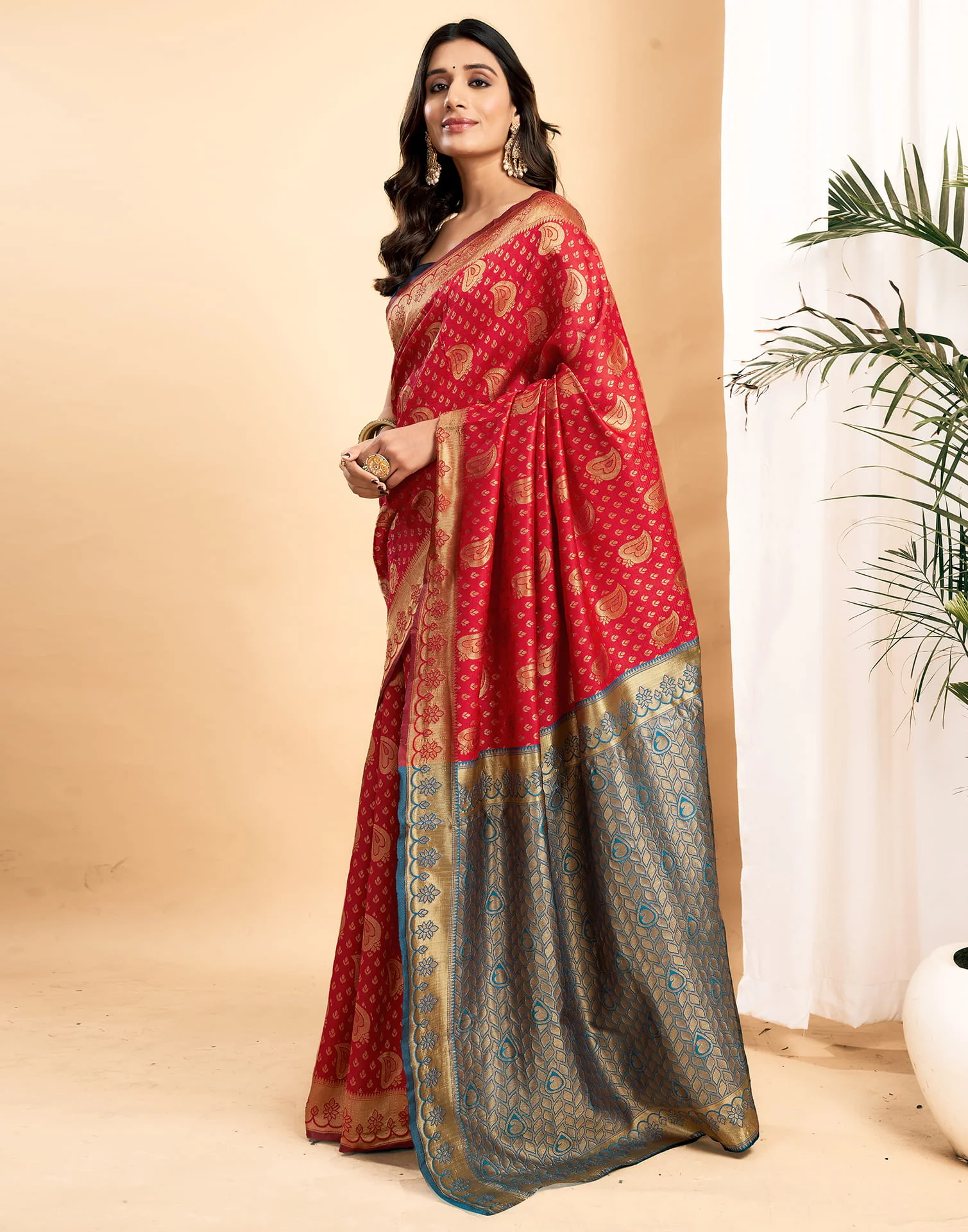 Red Silk Blend Woven Banarasi Saree - Image 5