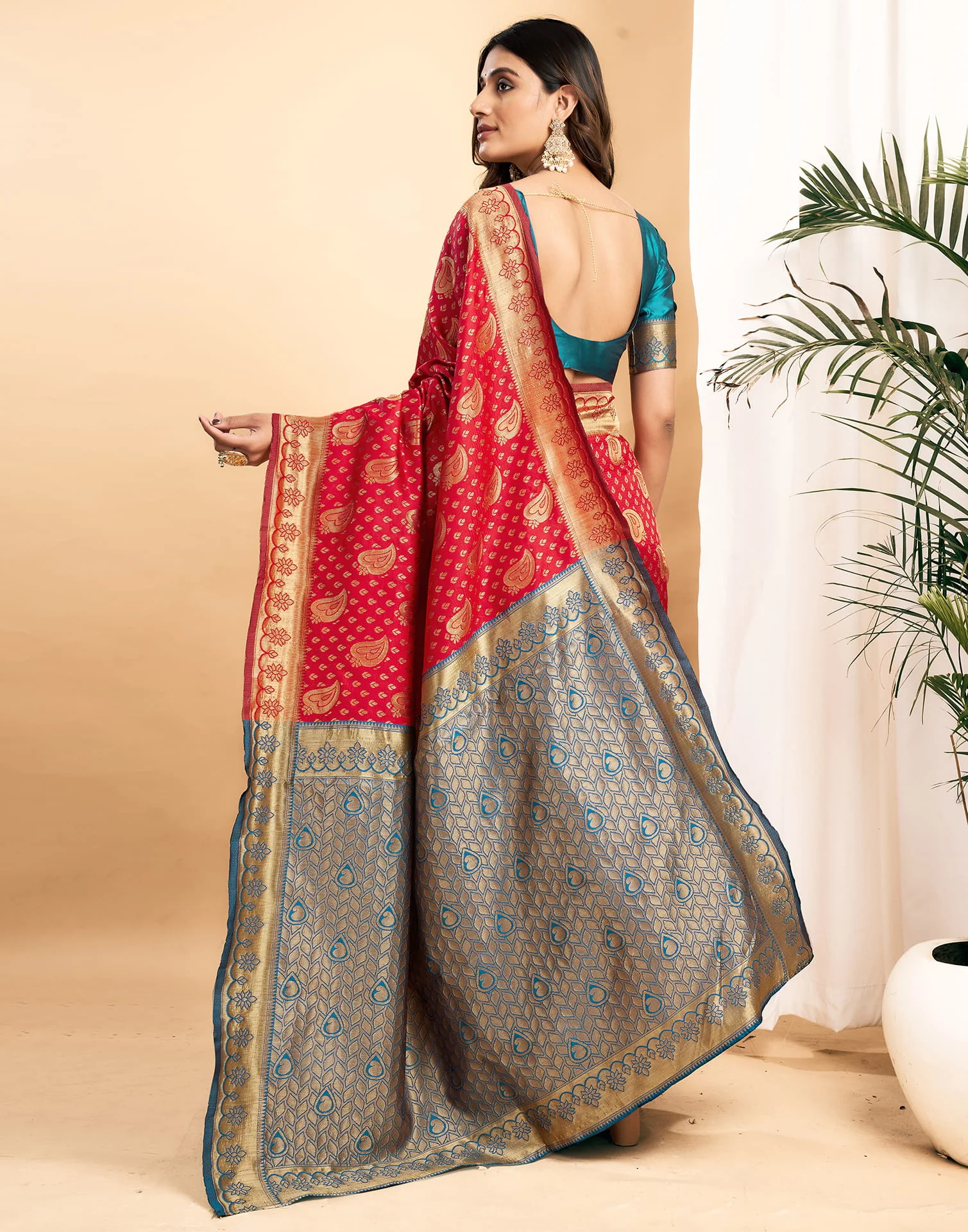 Red Silk Blend Woven Banarasi Saree - Image 7
